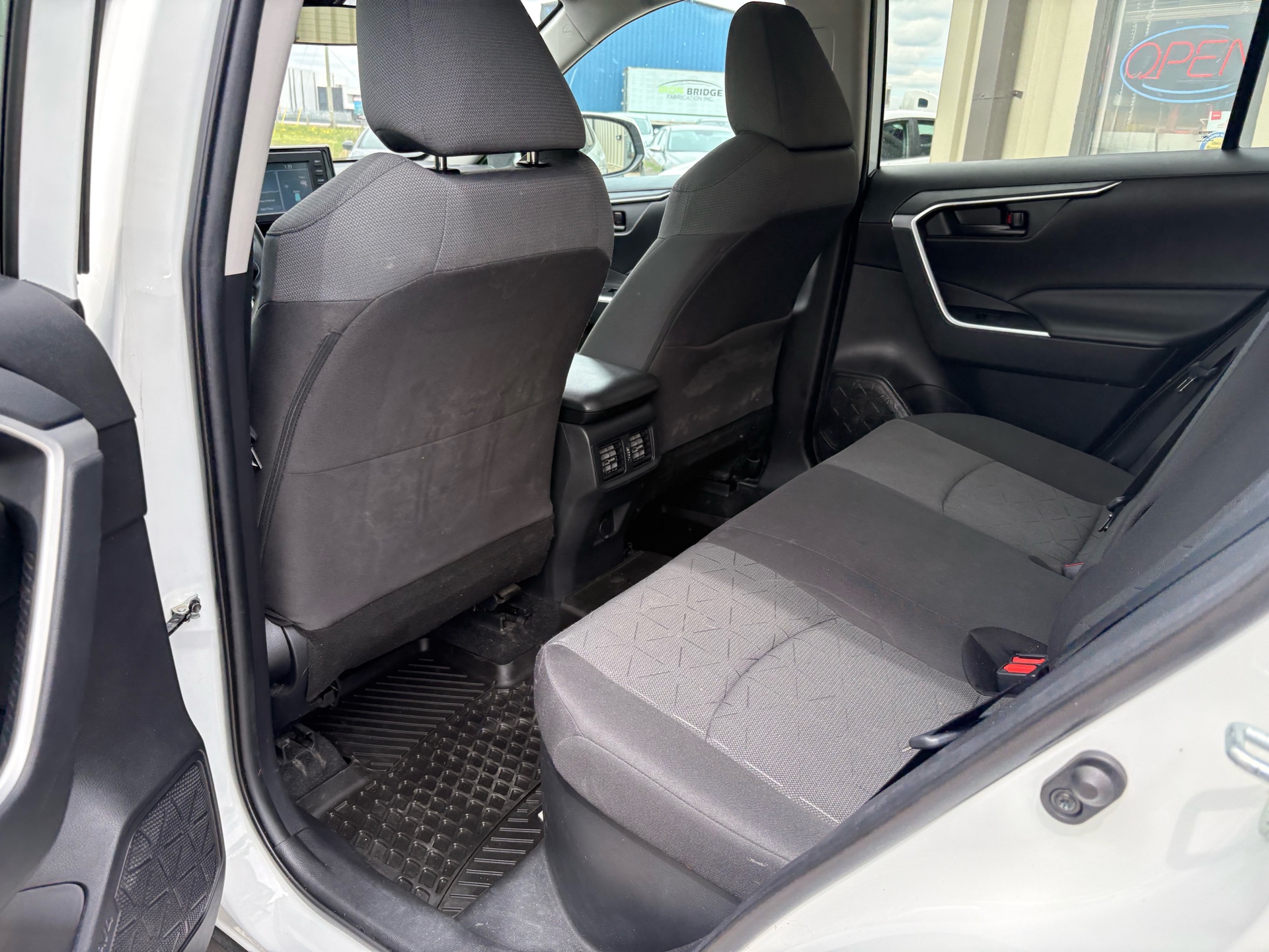 /skymotorscanada/2021-TOYOTA-RAV4-08139178147915938.jpg