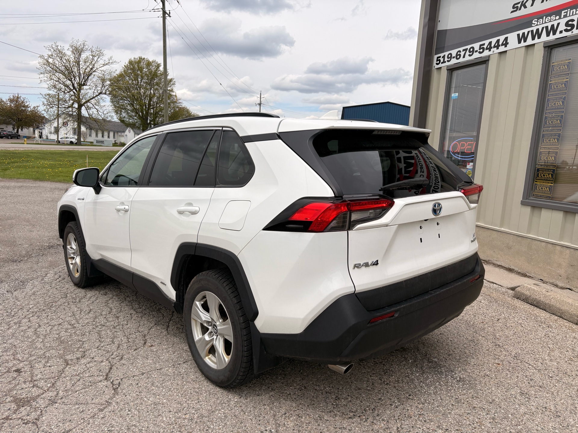 /skymotorscanada/2021-TOYOTA-RAV4-26888637928679526.jpg