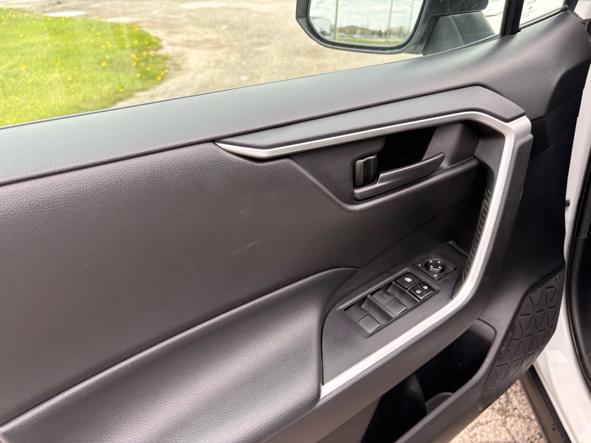 /skymotorscanada/2021-TOYOTA-RAV4-6243585792152284.jpg