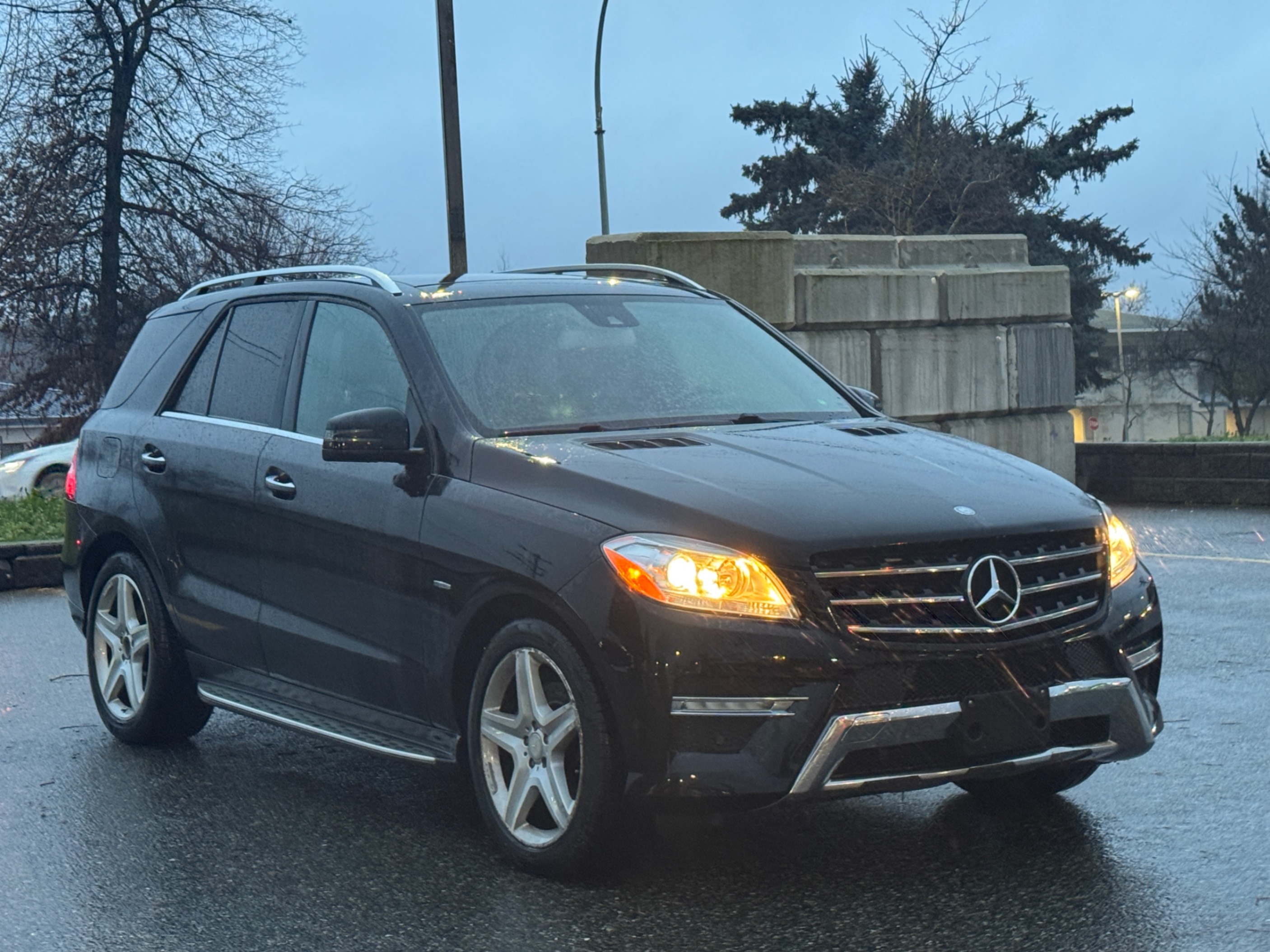 Voxcar MERCEDES-BENZ ML-Class SUV in Black, VANCOUVER