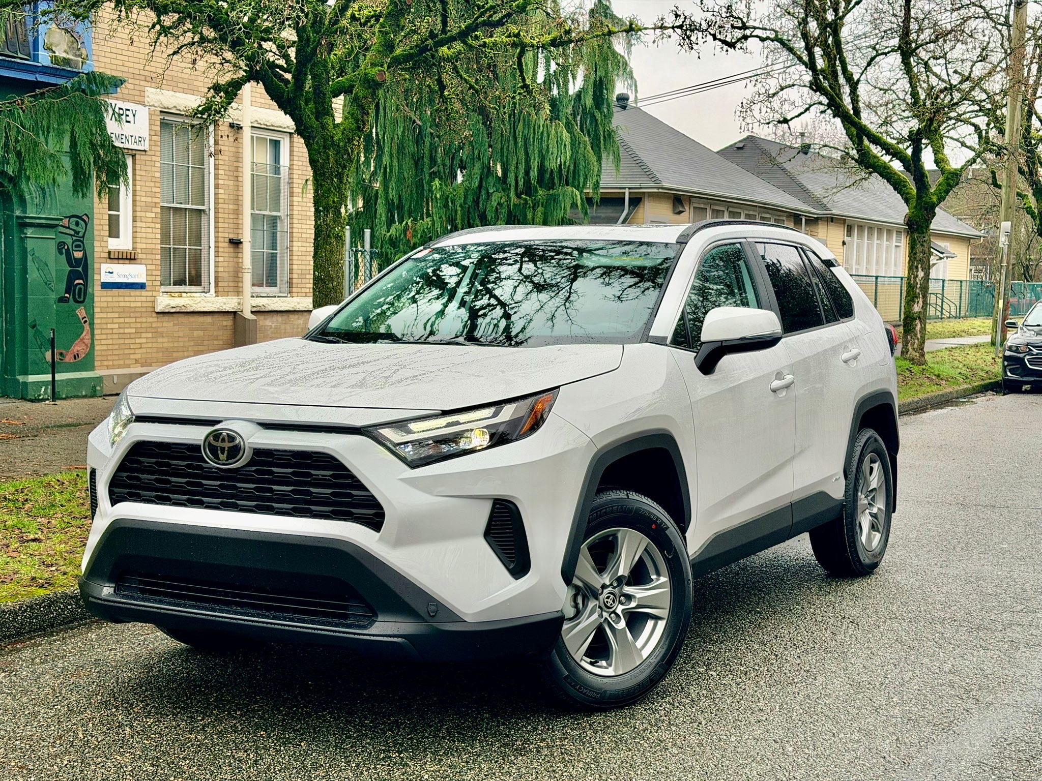 Voxcar TOYOTA RAV4 SUV in White, VANCOUVER