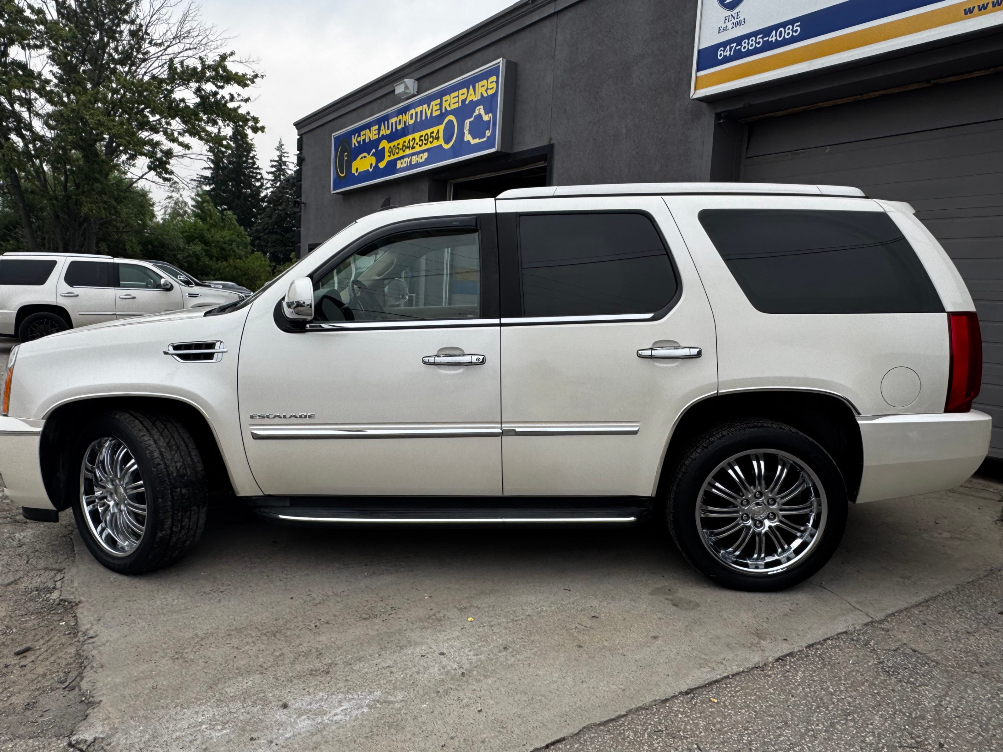 /stouffvilleautosales/2011-Cadillac-Escalade-1800415503758952.jpg