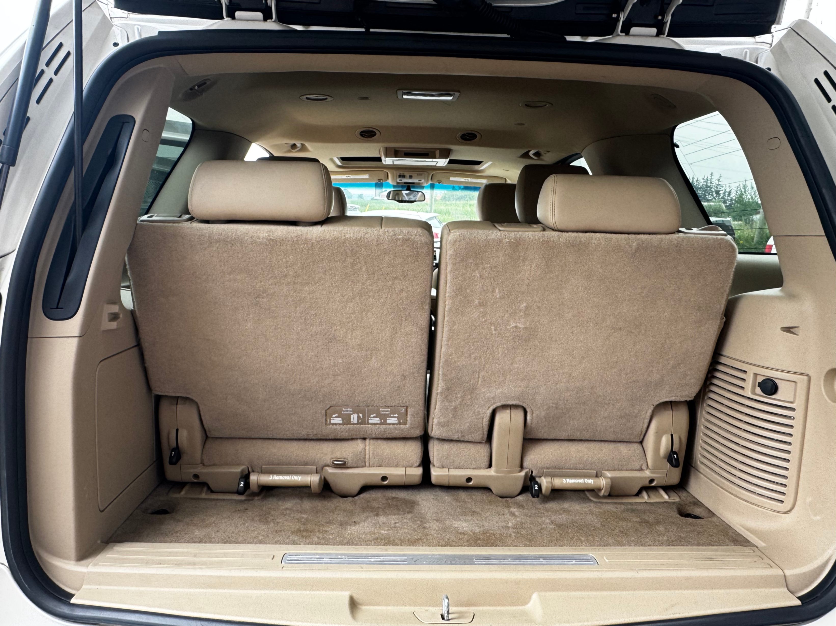 /stouffvilleautosales/2011-Cadillac-Escalade-21812347289930178.jpg