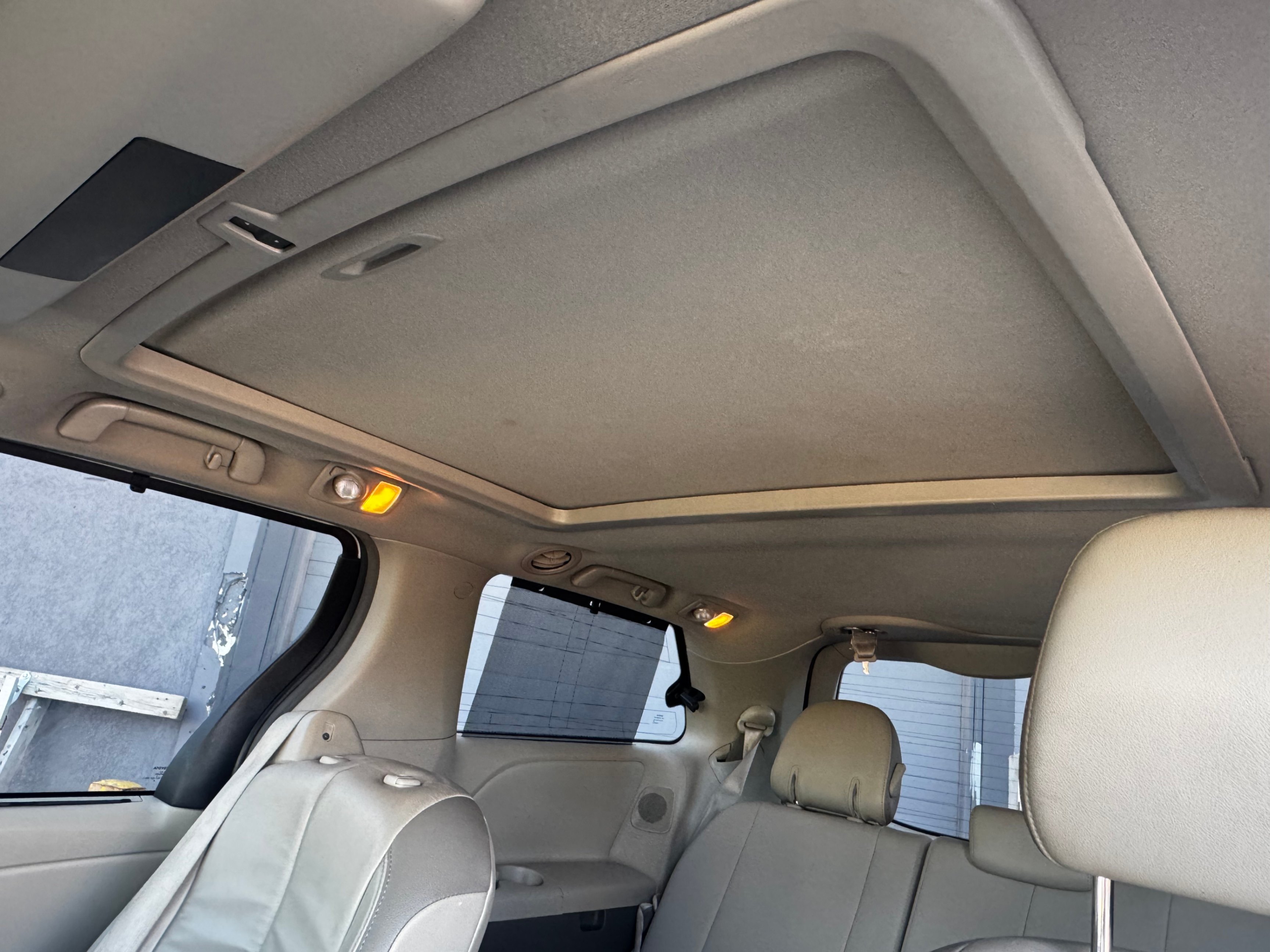 /stouffvilleautosales/2012-Toyota-Sienna-050134244636385494.jpg