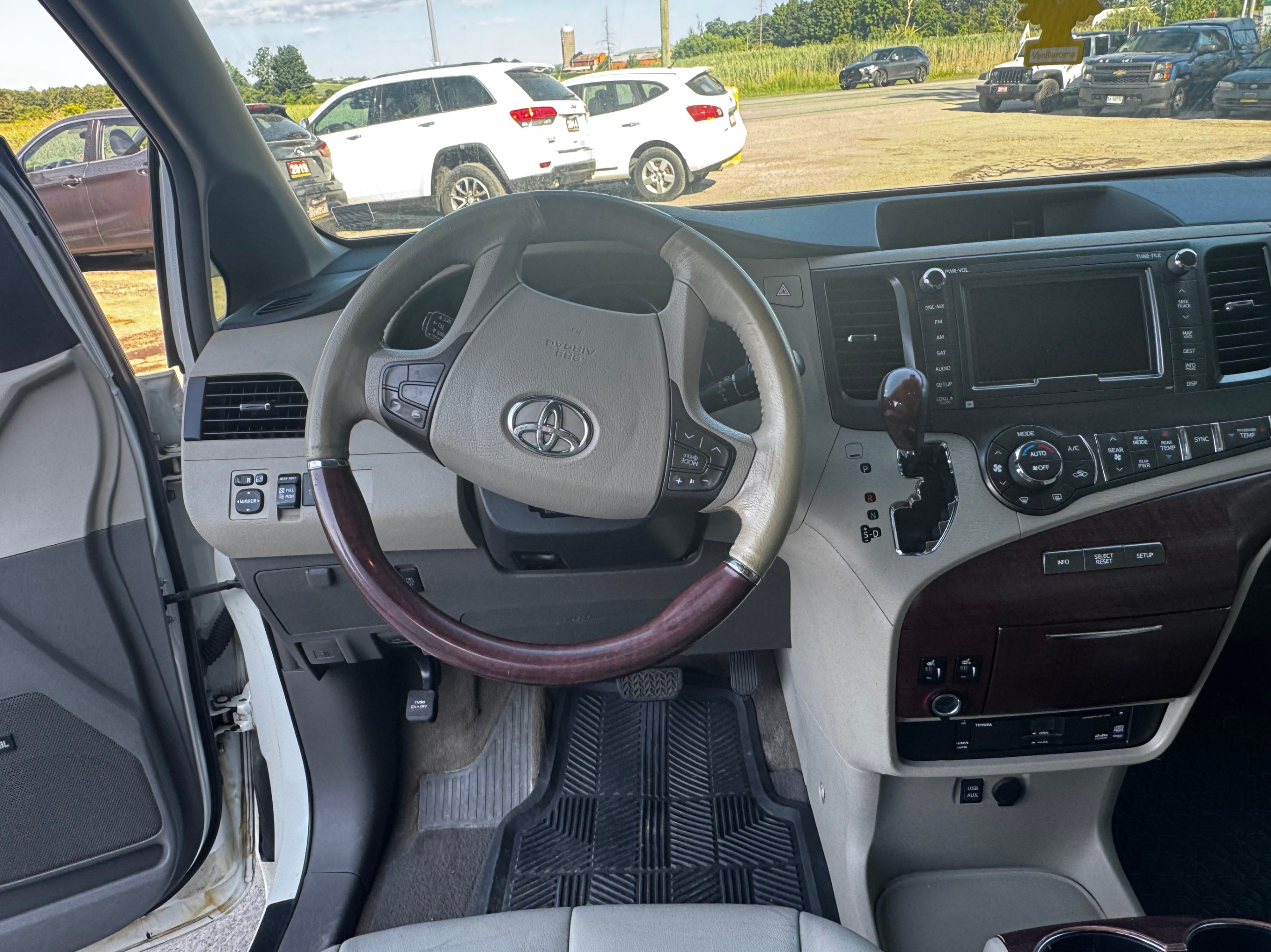 /stouffvilleautosales/2012-Toyota-Sienna-1735467157133861.jpg