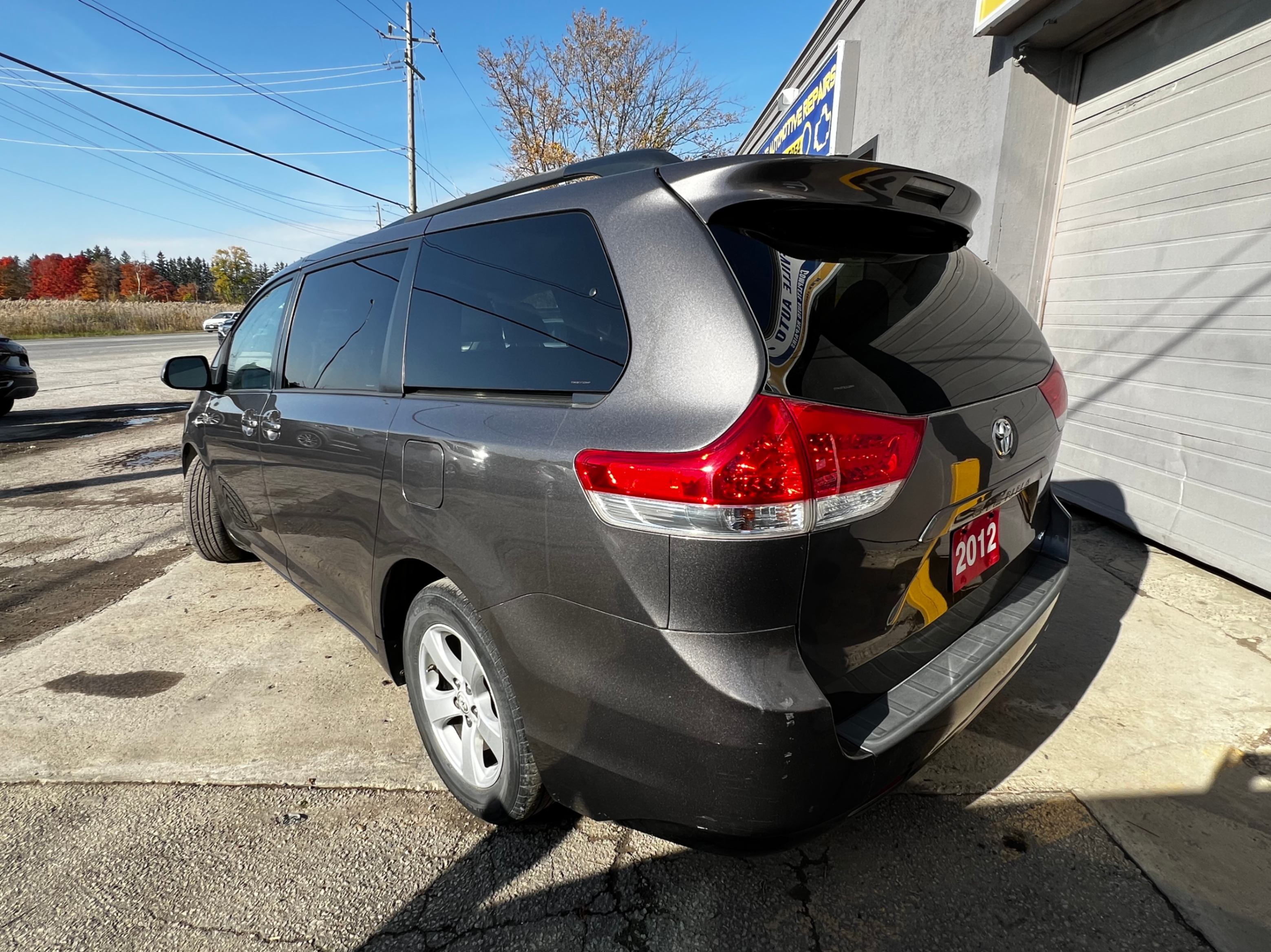 /stouffvilleautosales/2012-Toyota-Sienna-19274236791360888.jpg
