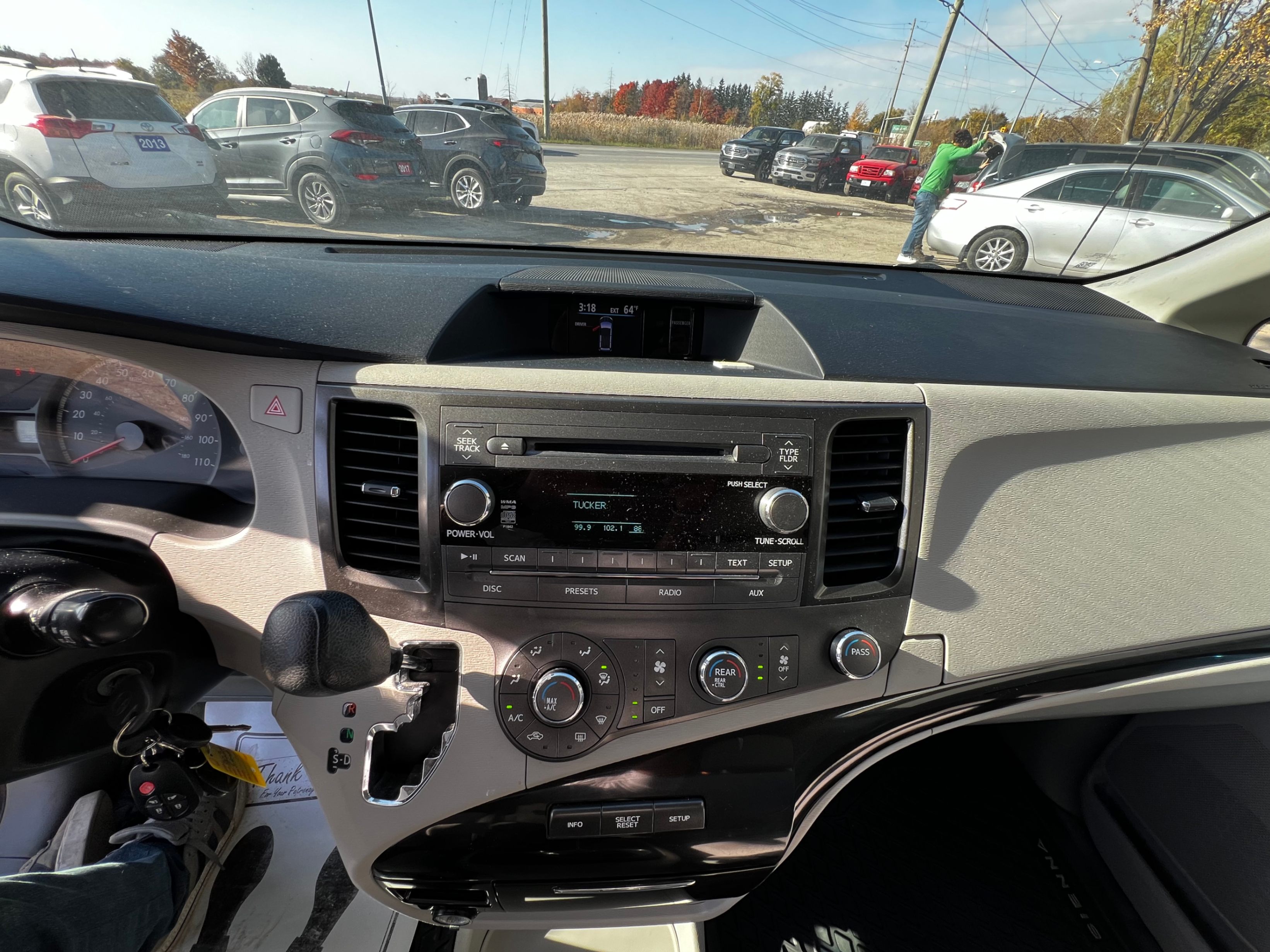 /stouffvilleautosales/2012-Toyota-Sienna-44642371223843447.jpg