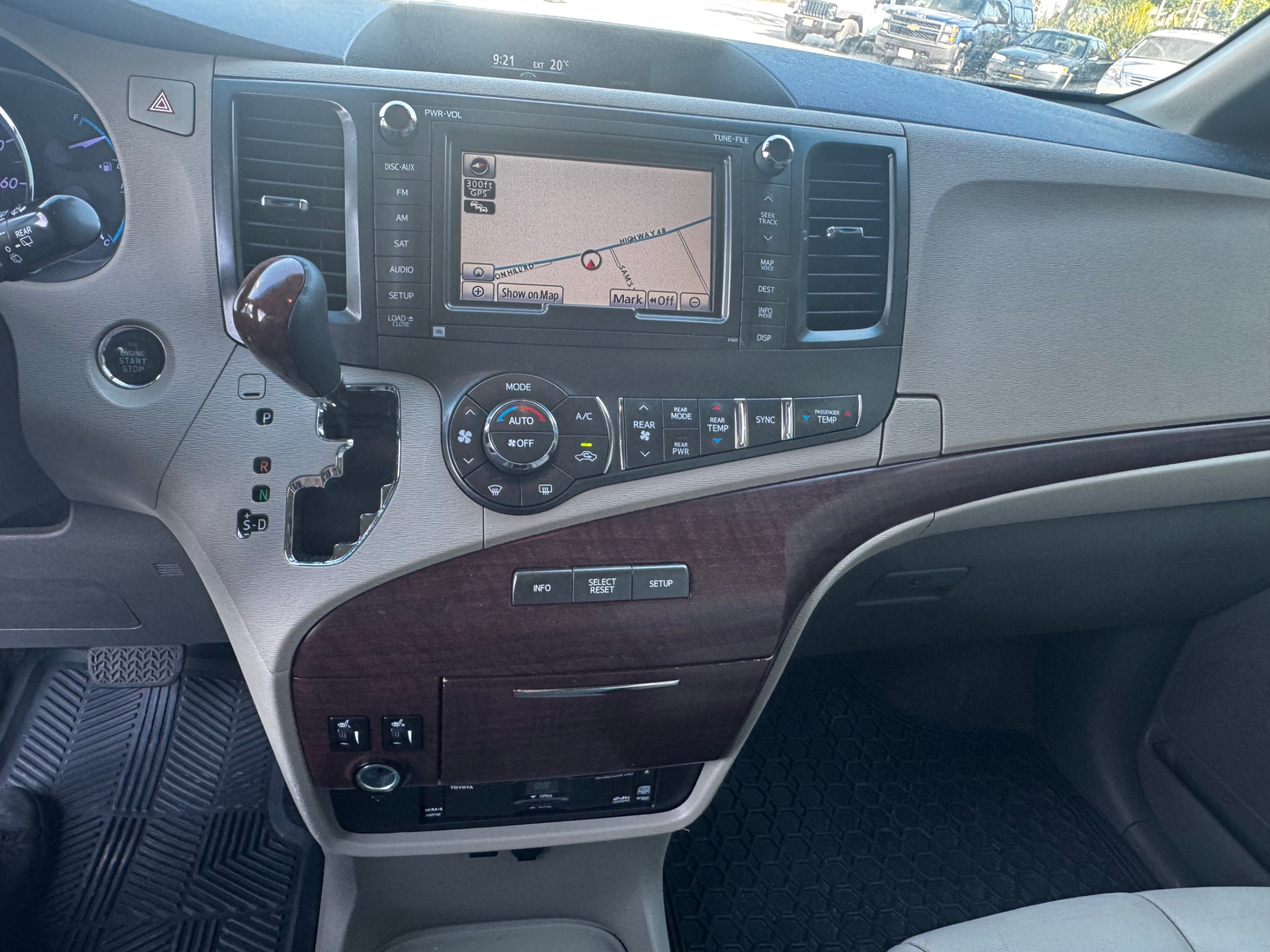 /stouffvilleautosales/2012-Toyota-Sienna-5235640346776793.jpg