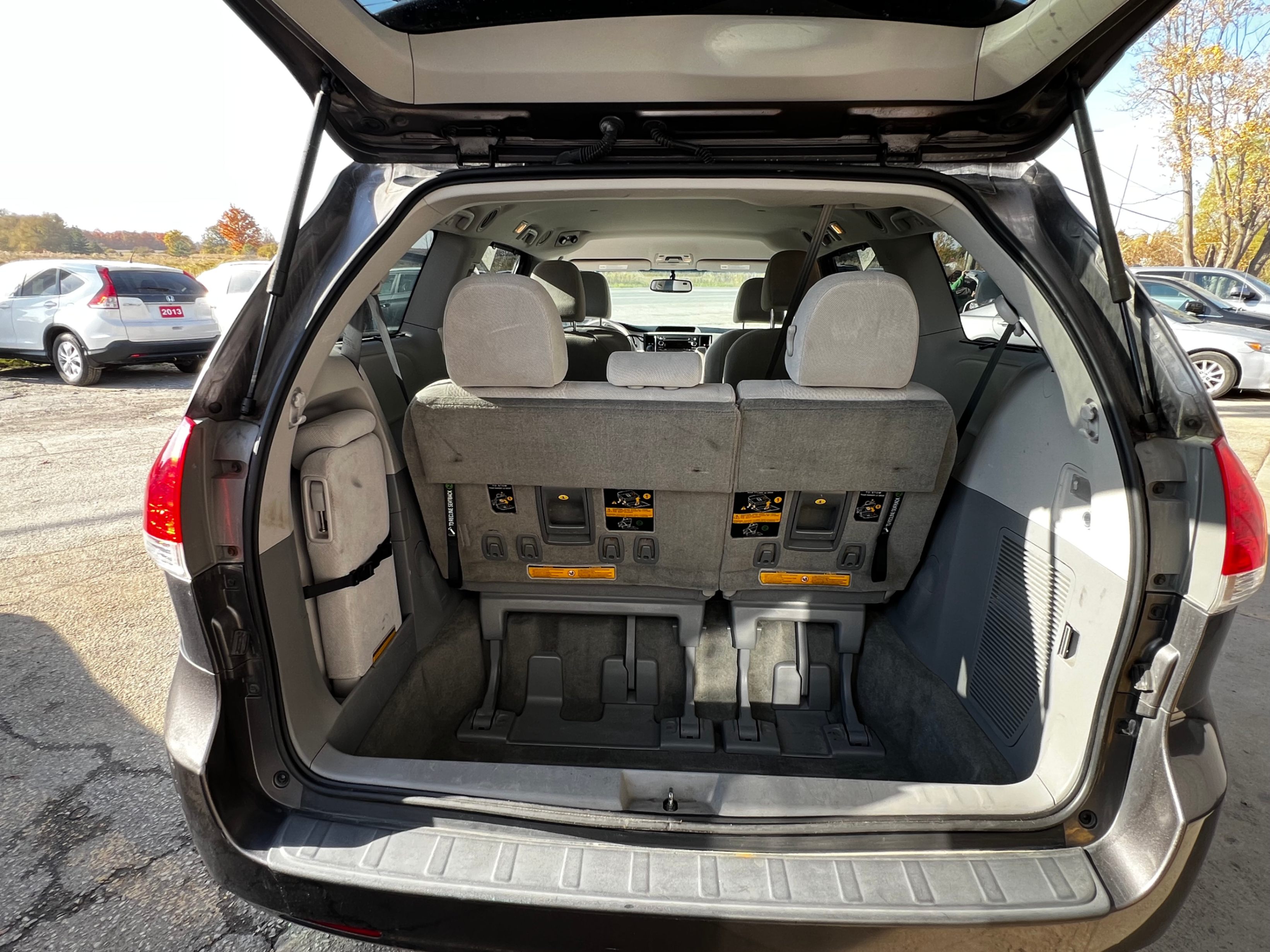 /stouffvilleautosales/2012-Toyota-Sienna-7725018511079189.jpg