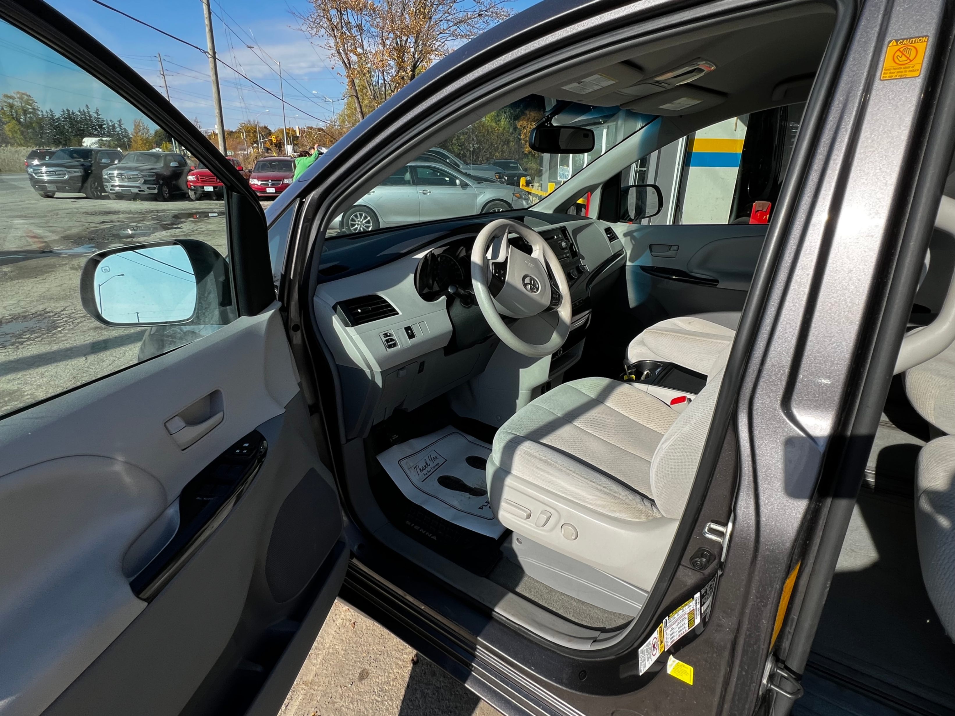 /stouffvilleautosales/2012-Toyota-Sienna-9251432733083518.jpg