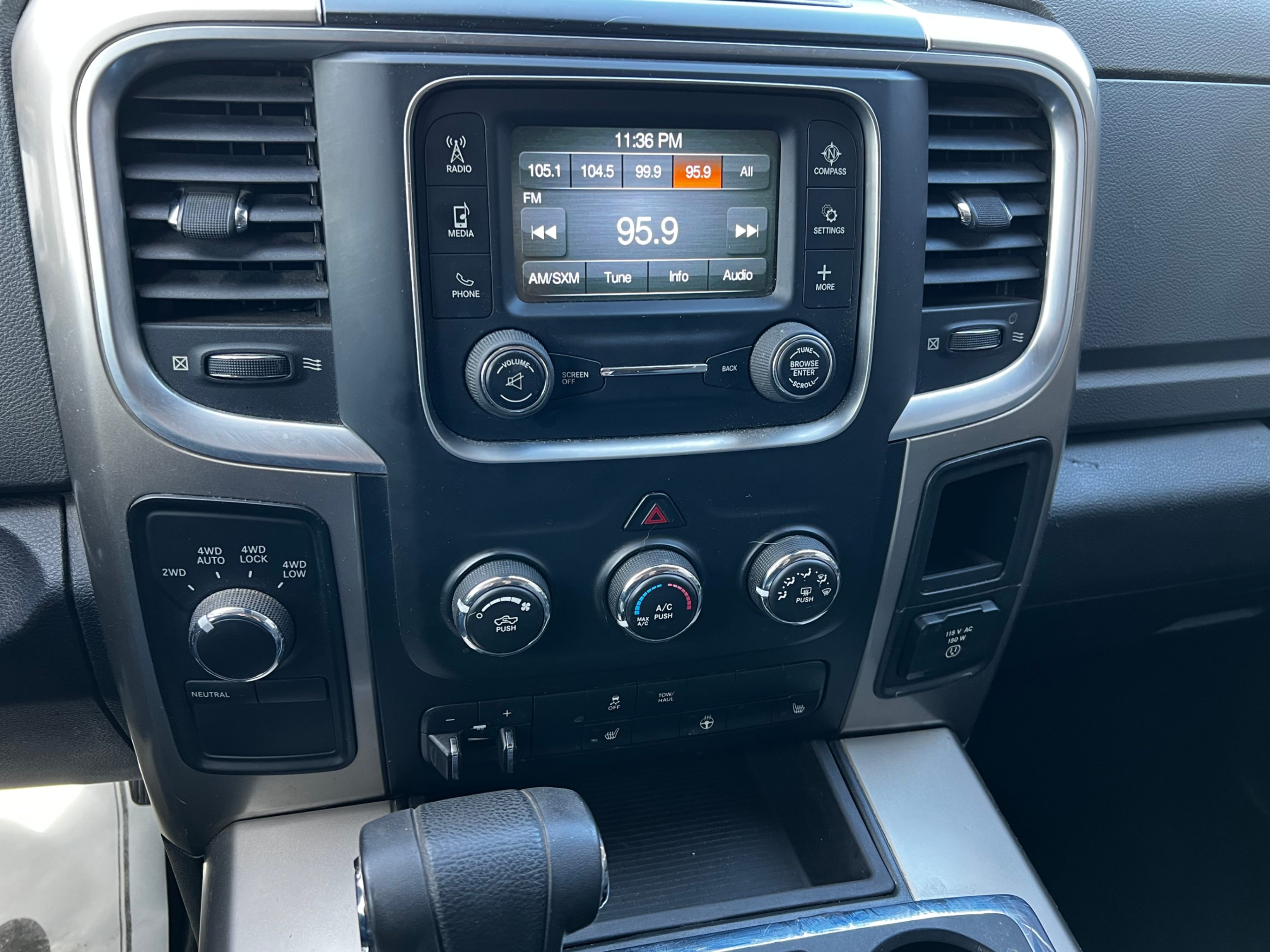 /stouffvilleautosales/2013-Ram-1500-5702142234490533.jpg