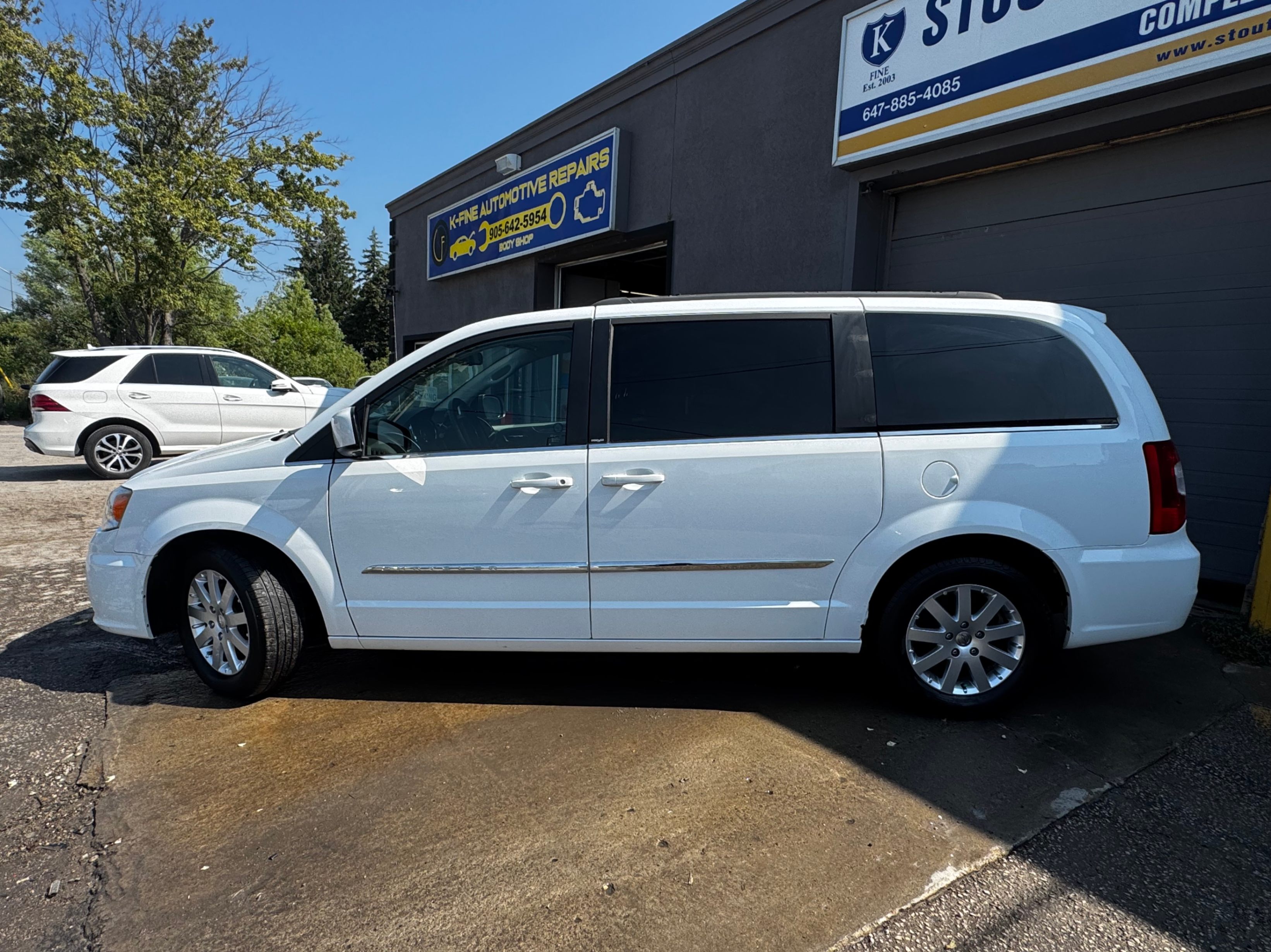/stouffvilleautosales/2014-Chrysler-Town&-012124158905356675.jpg