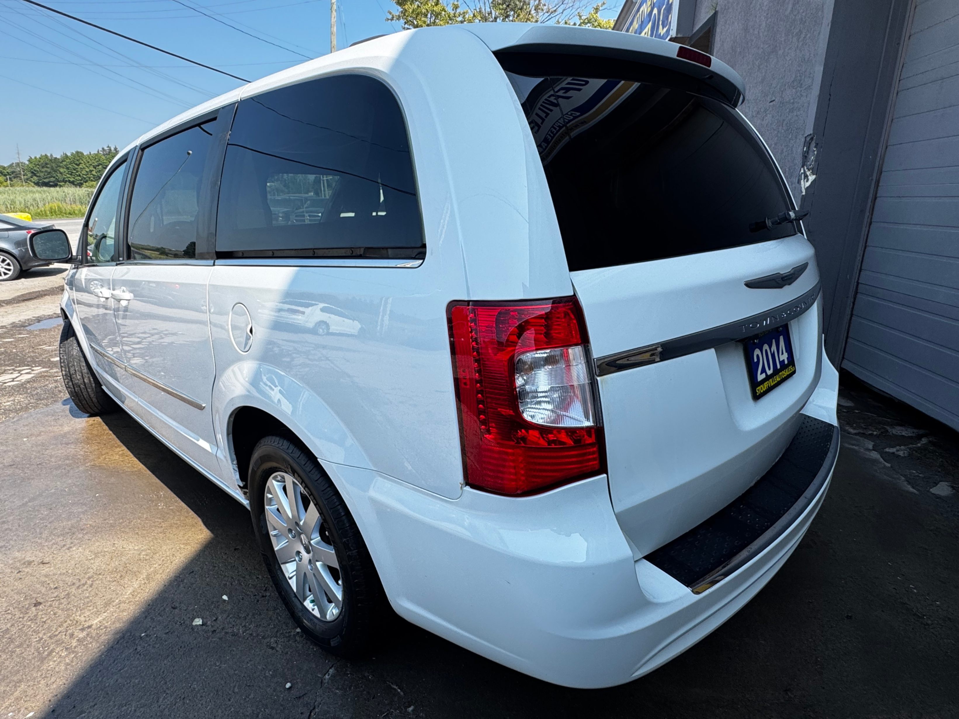 /stouffvilleautosales/2014-Chrysler-Town&-11100026759884218.jpg