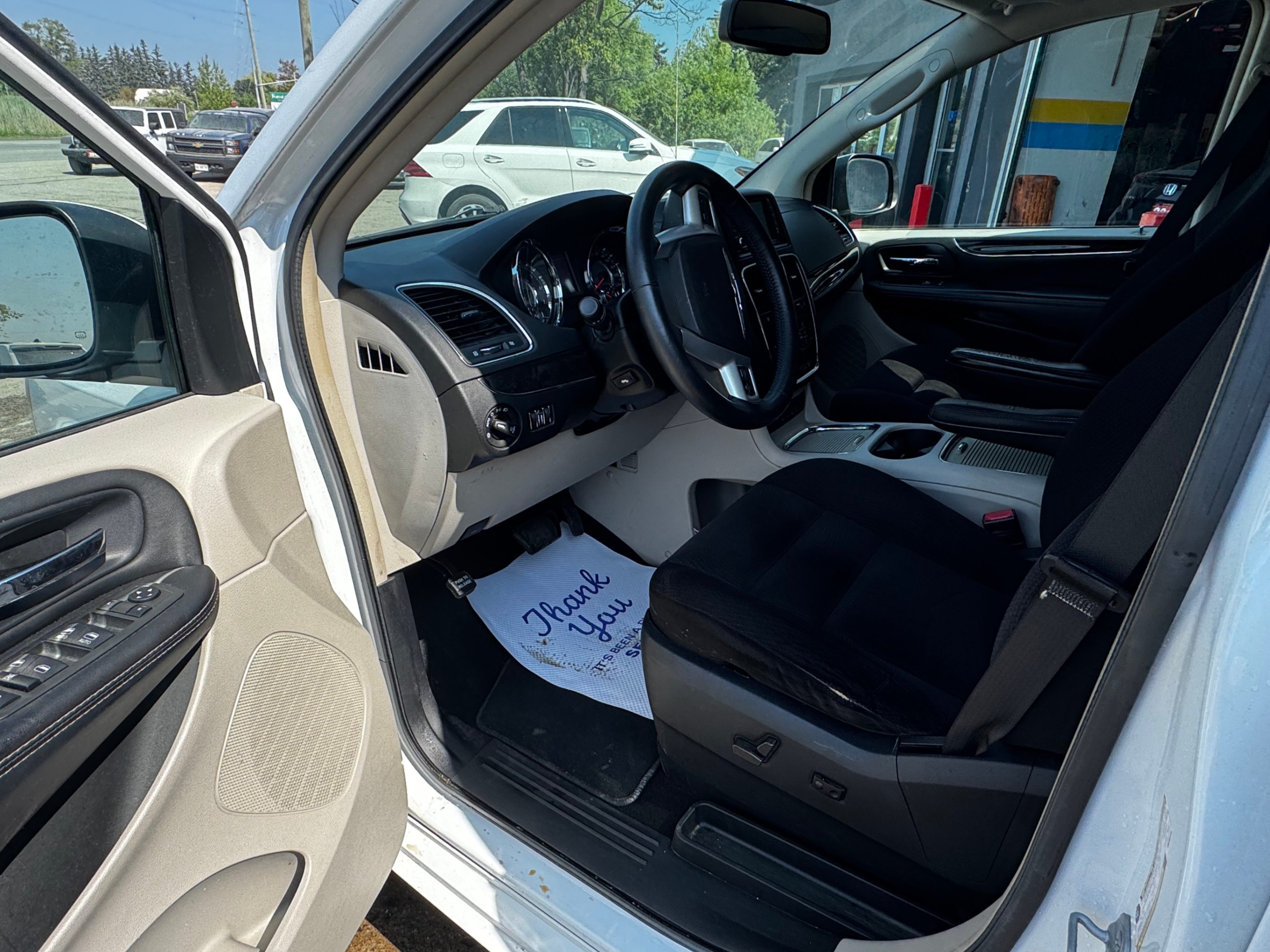 /stouffvilleautosales/2014-Chrysler-Town&-22521557232476486.jpg