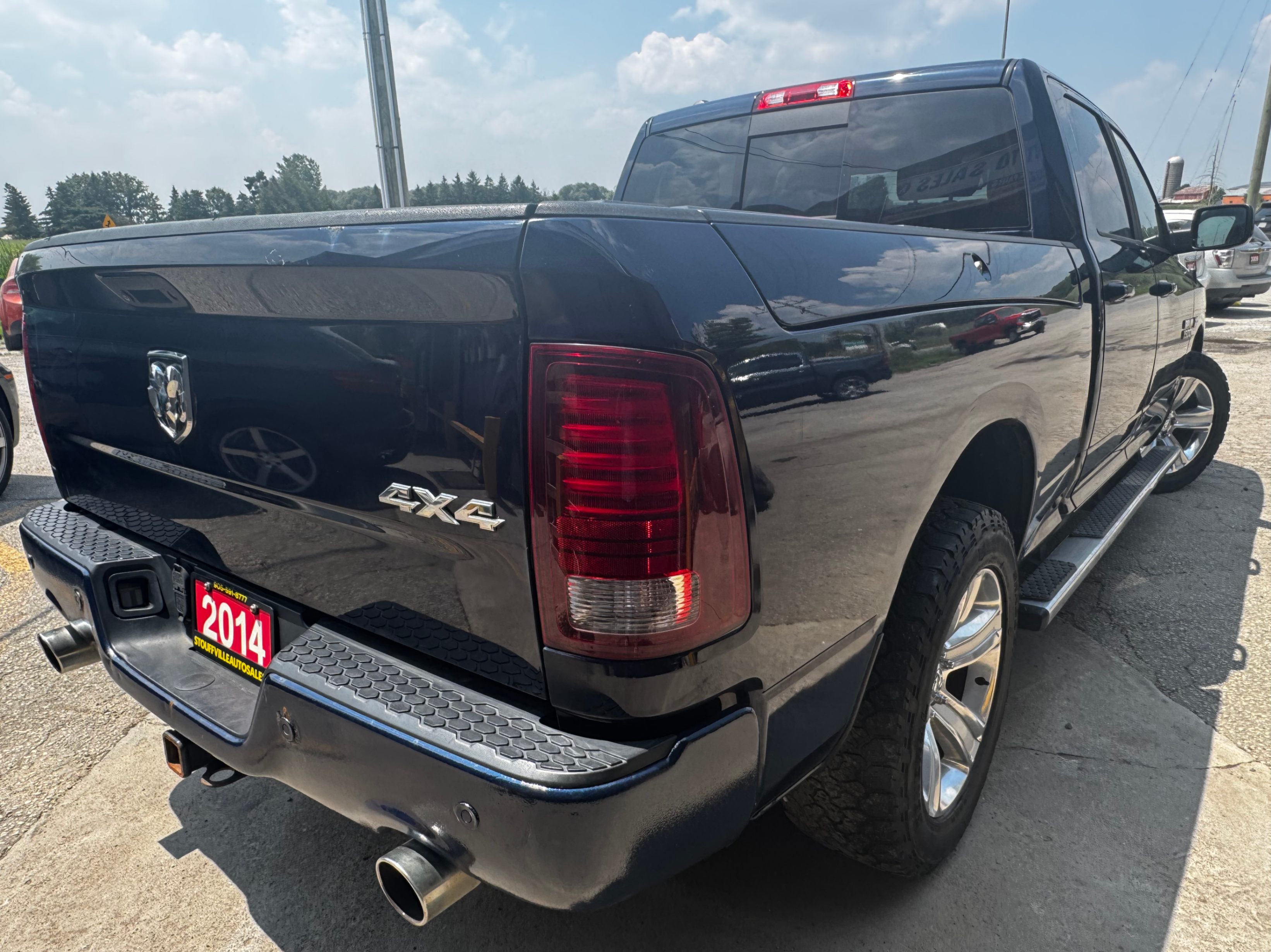 /stouffvilleautosales/2014-Ram-1500-7262983706317552.jpg