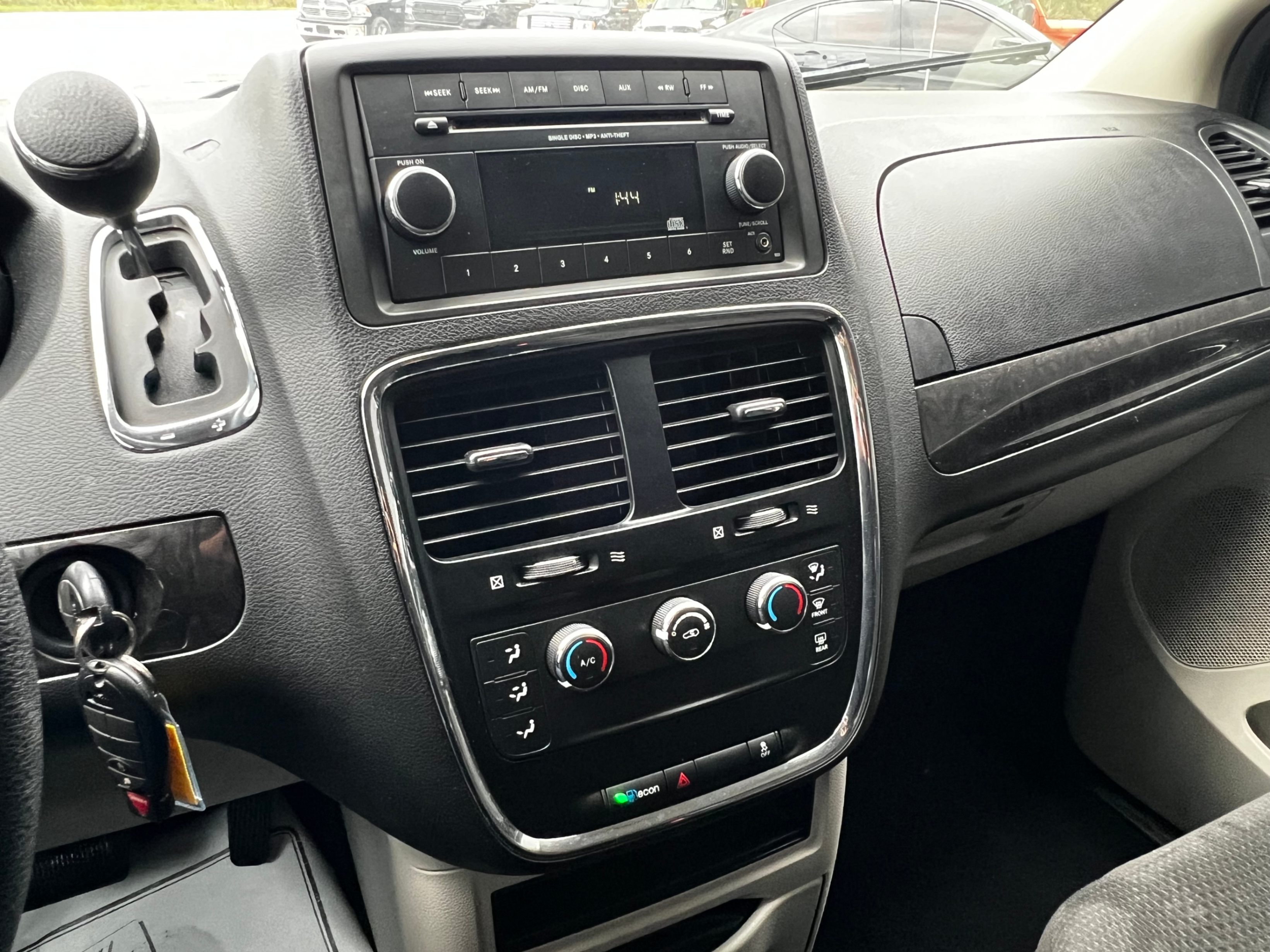 /stouffvilleautosales/2015-Dodge-GrandCaravan-724864948751351.jpg
