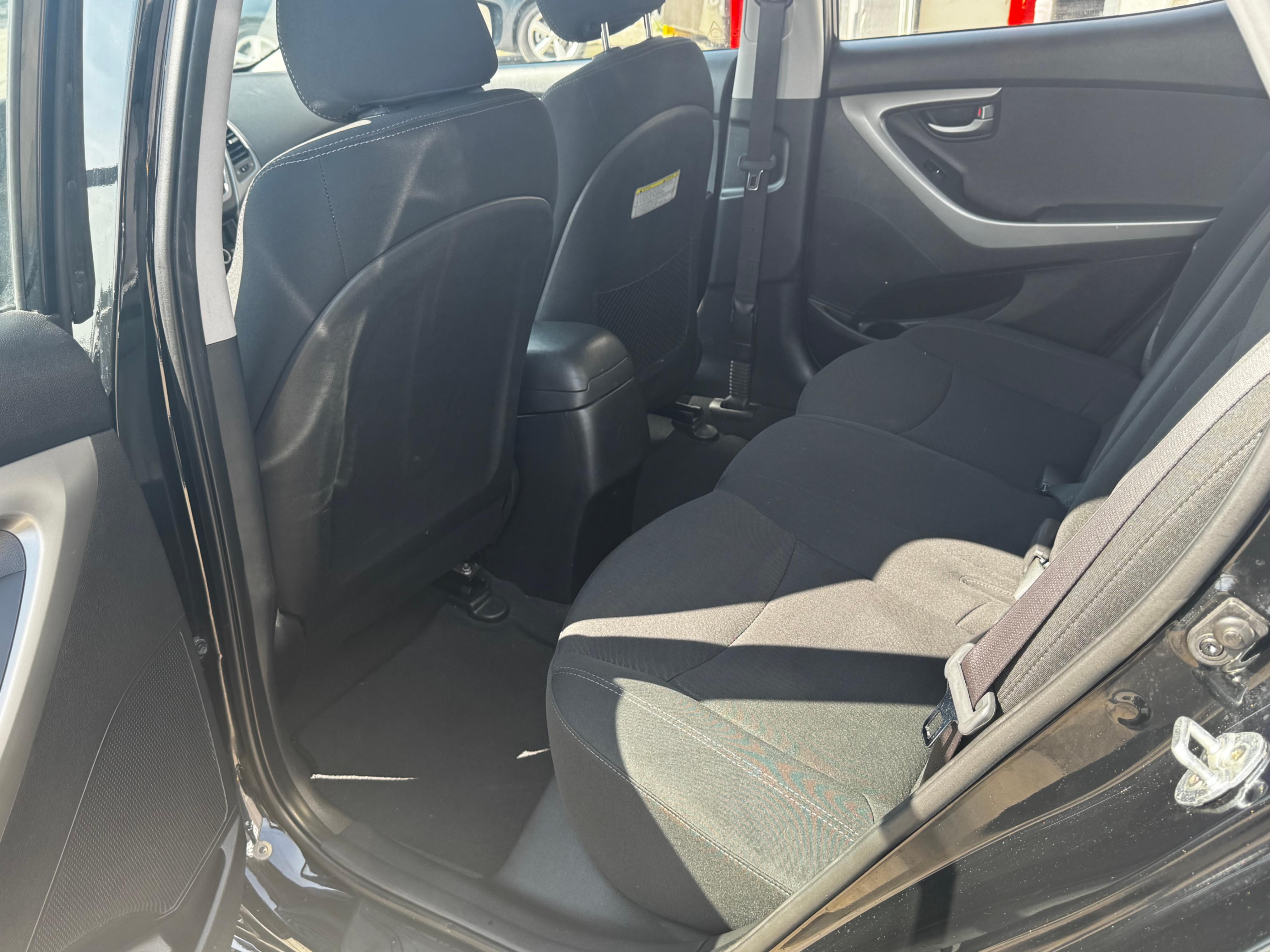 /stouffvilleautosales/2015-Hyundai-Elantra-39120687570836576.jpg