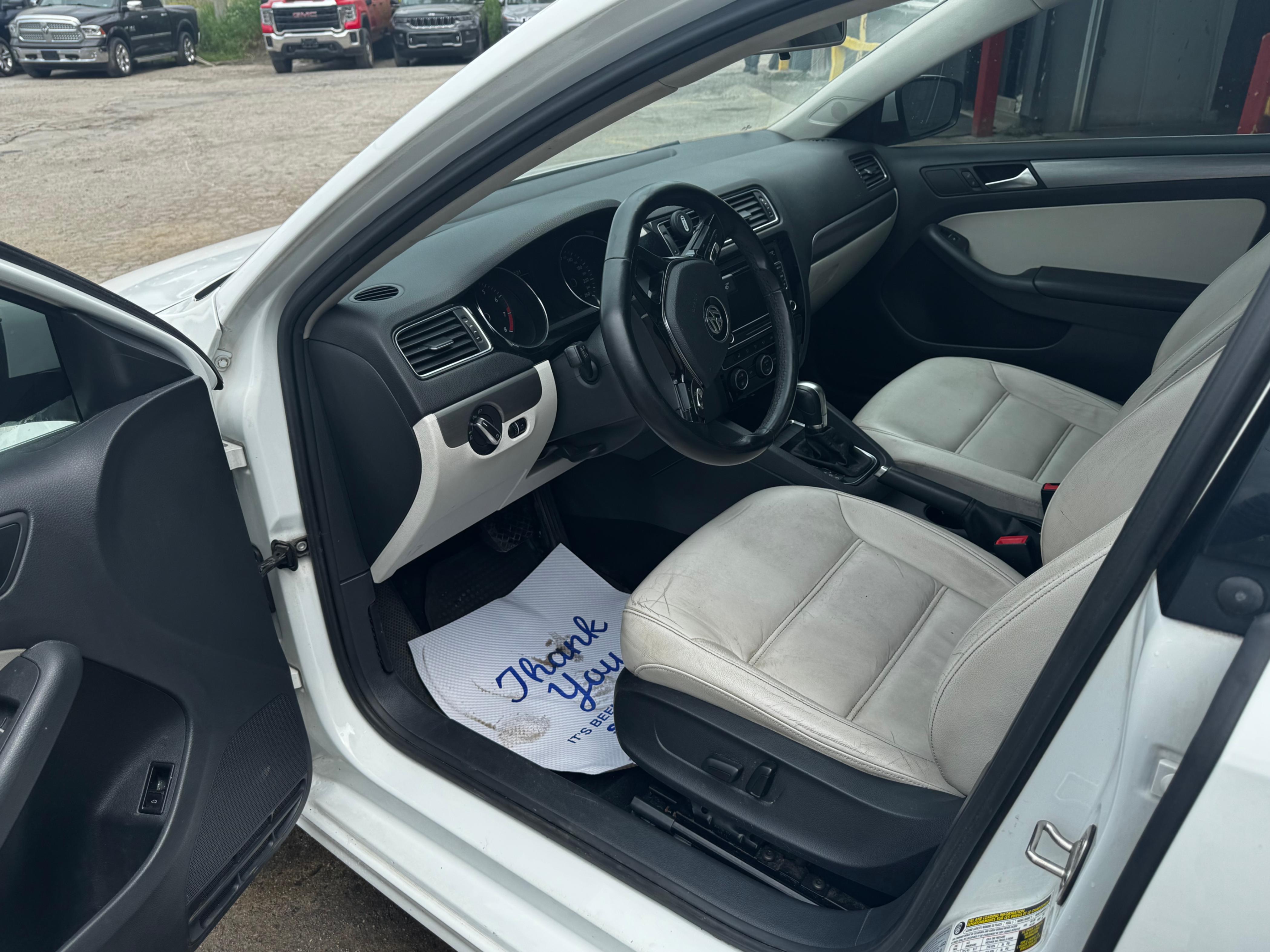 /stouffvilleautosales/2015-Volkswagen-Jetta-492026727042576.jpg