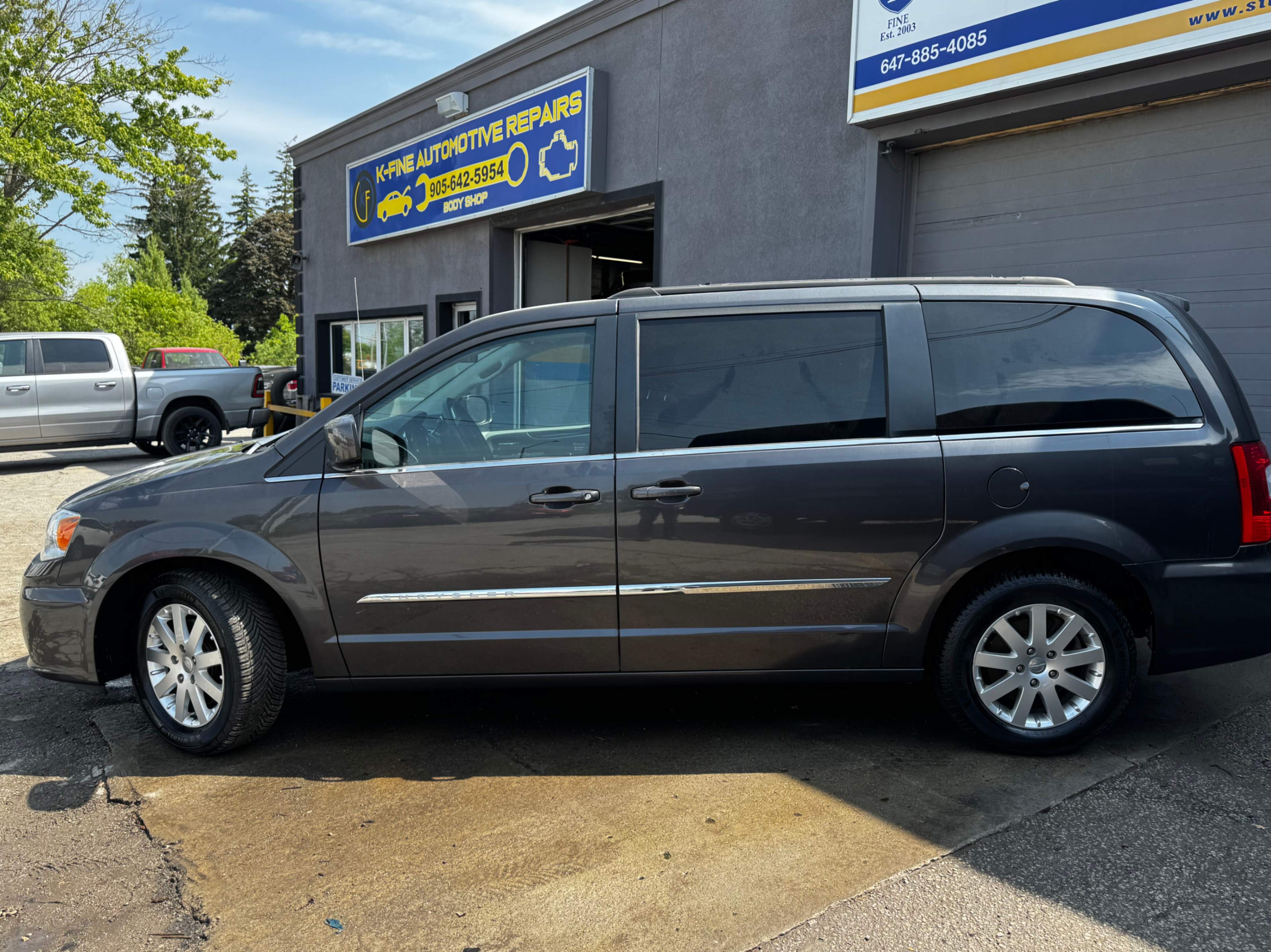 /stouffvilleautosales/2016-Chrysler-Town&-27064259985682804.jpg