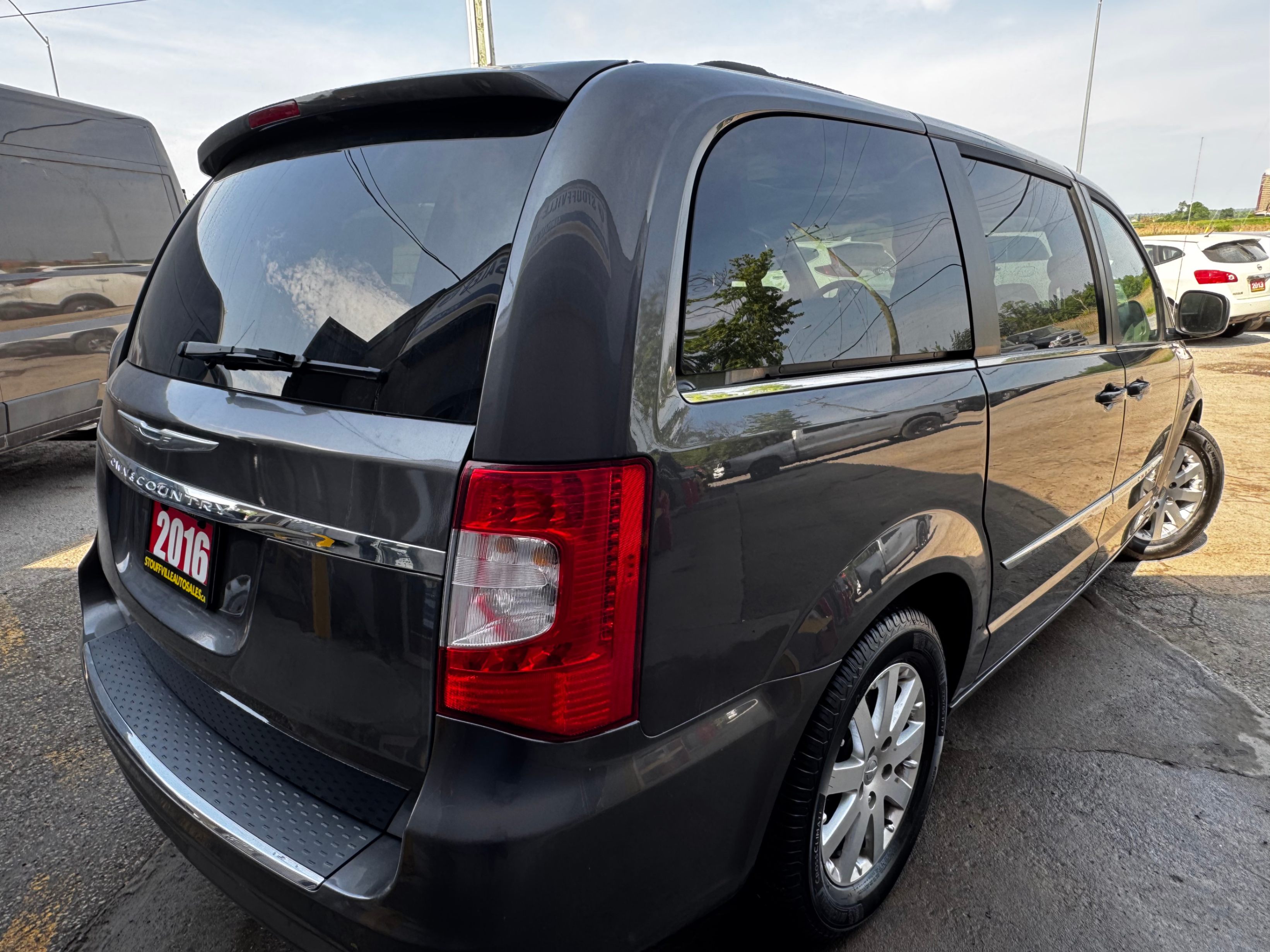 /stouffvilleautosales/2016-Chrysler-Town&-8233336388315431.jpg