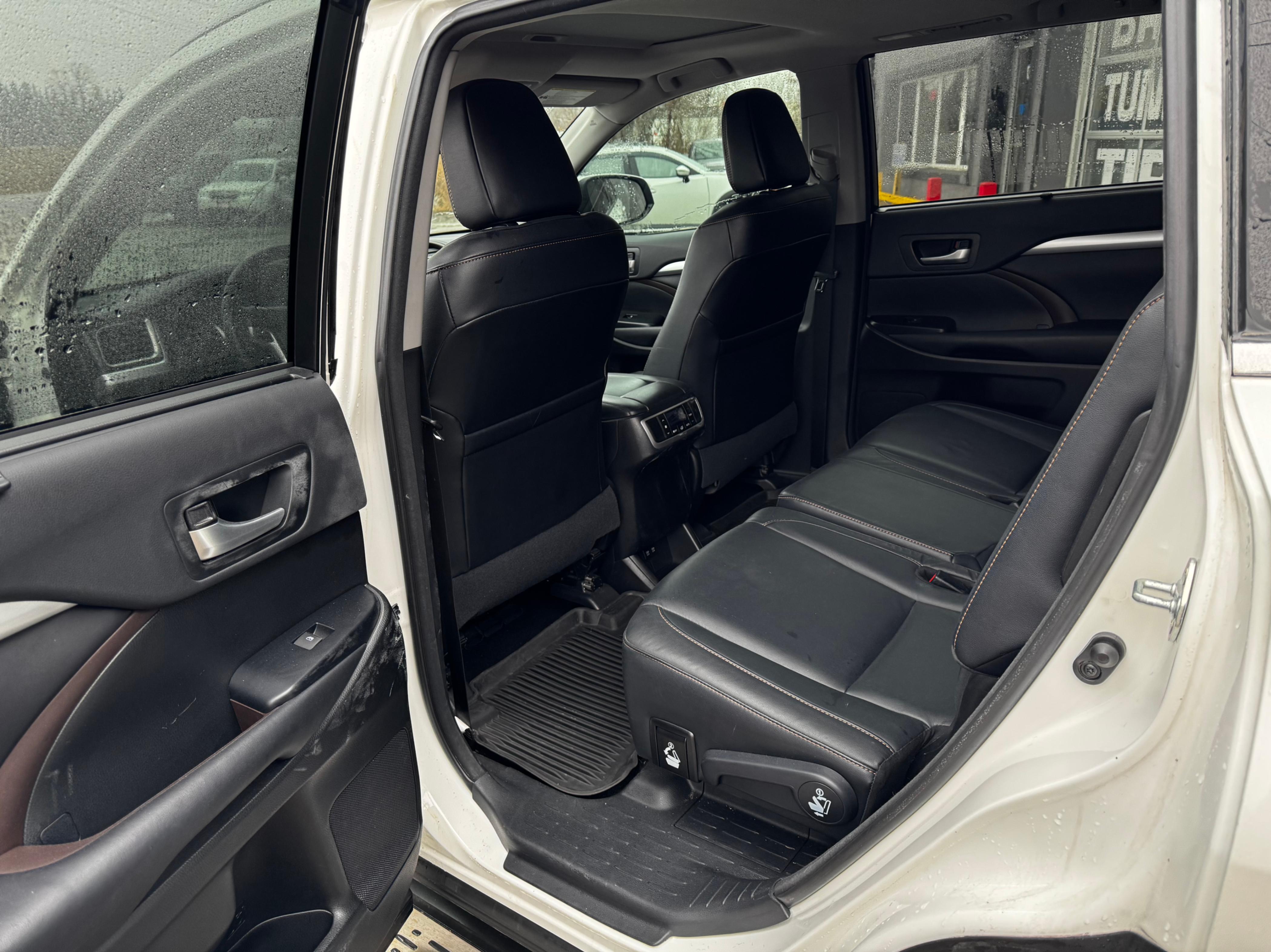 /stouffvilleautosales/2017-Toyota-HighlanderHybrid-16153961589401922.jpg