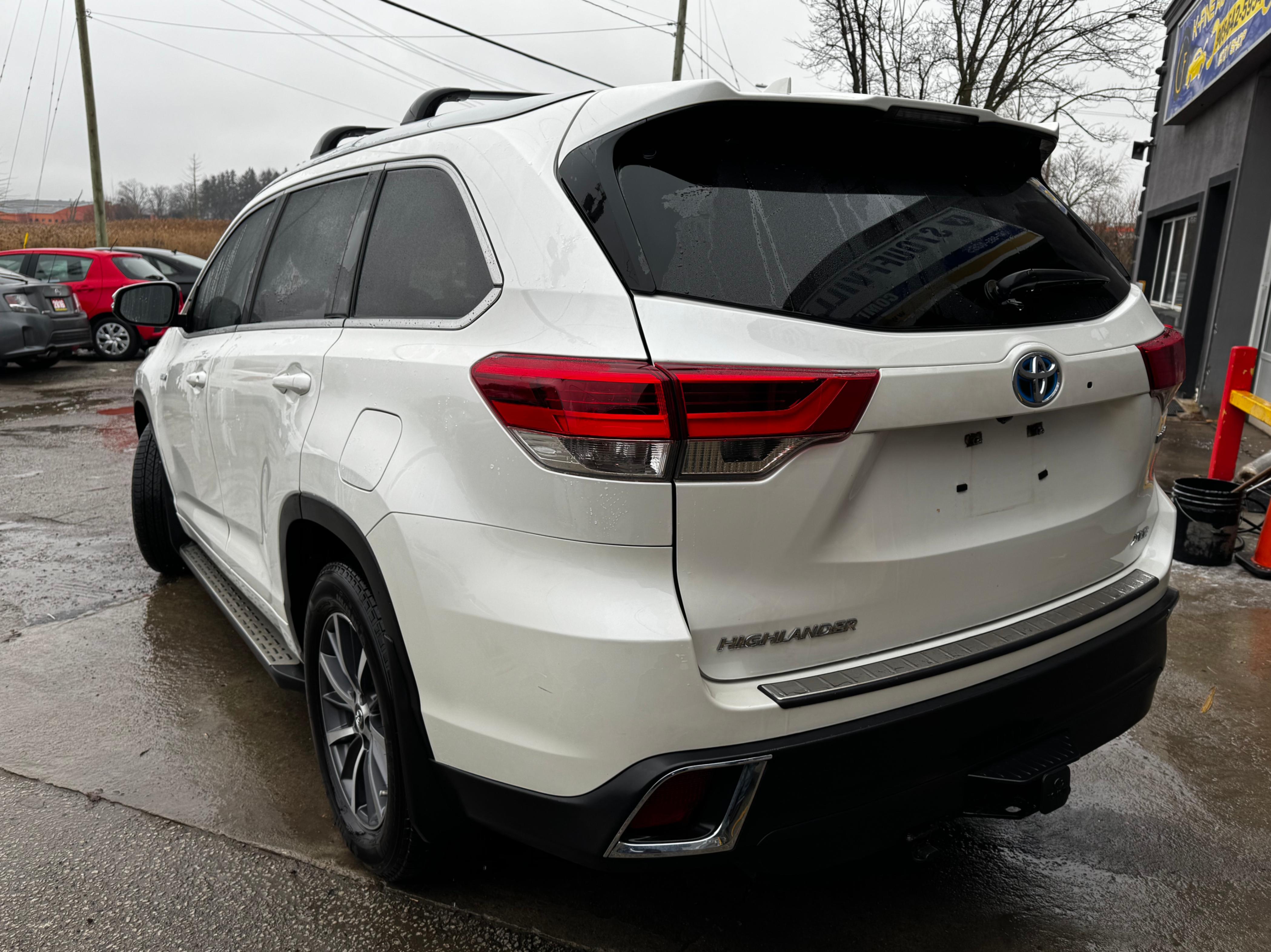 /stouffvilleautosales/2017-Toyota-HighlanderHybrid-341272651943354.jpg