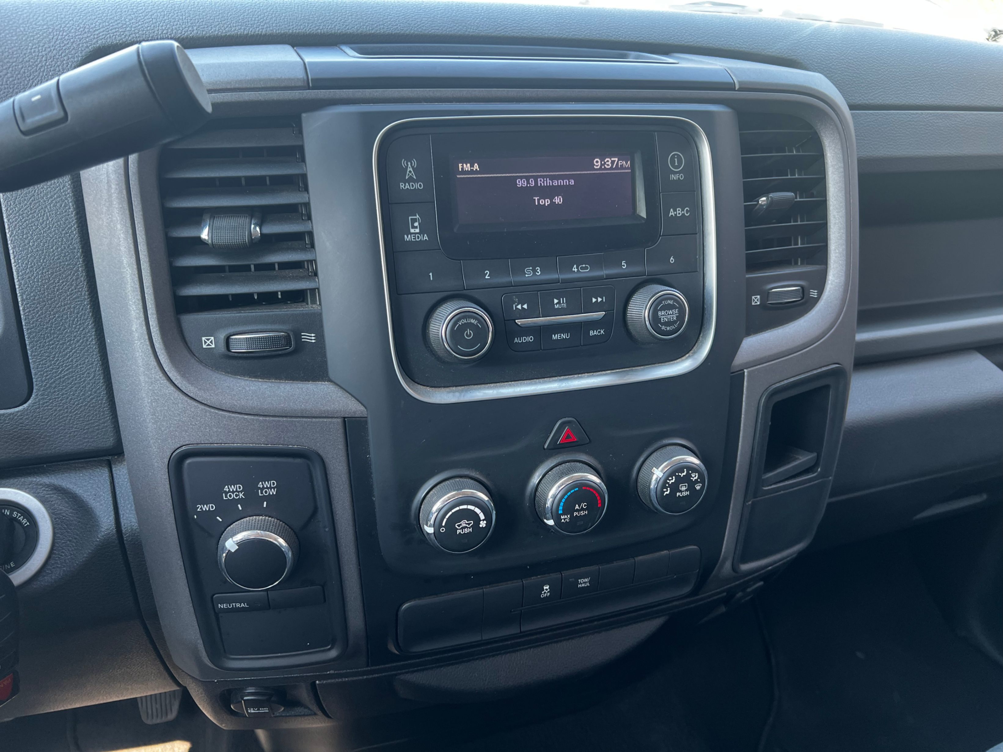 /stouffvilleautosales/2018-Ram-1500-37176937610846794.jpg