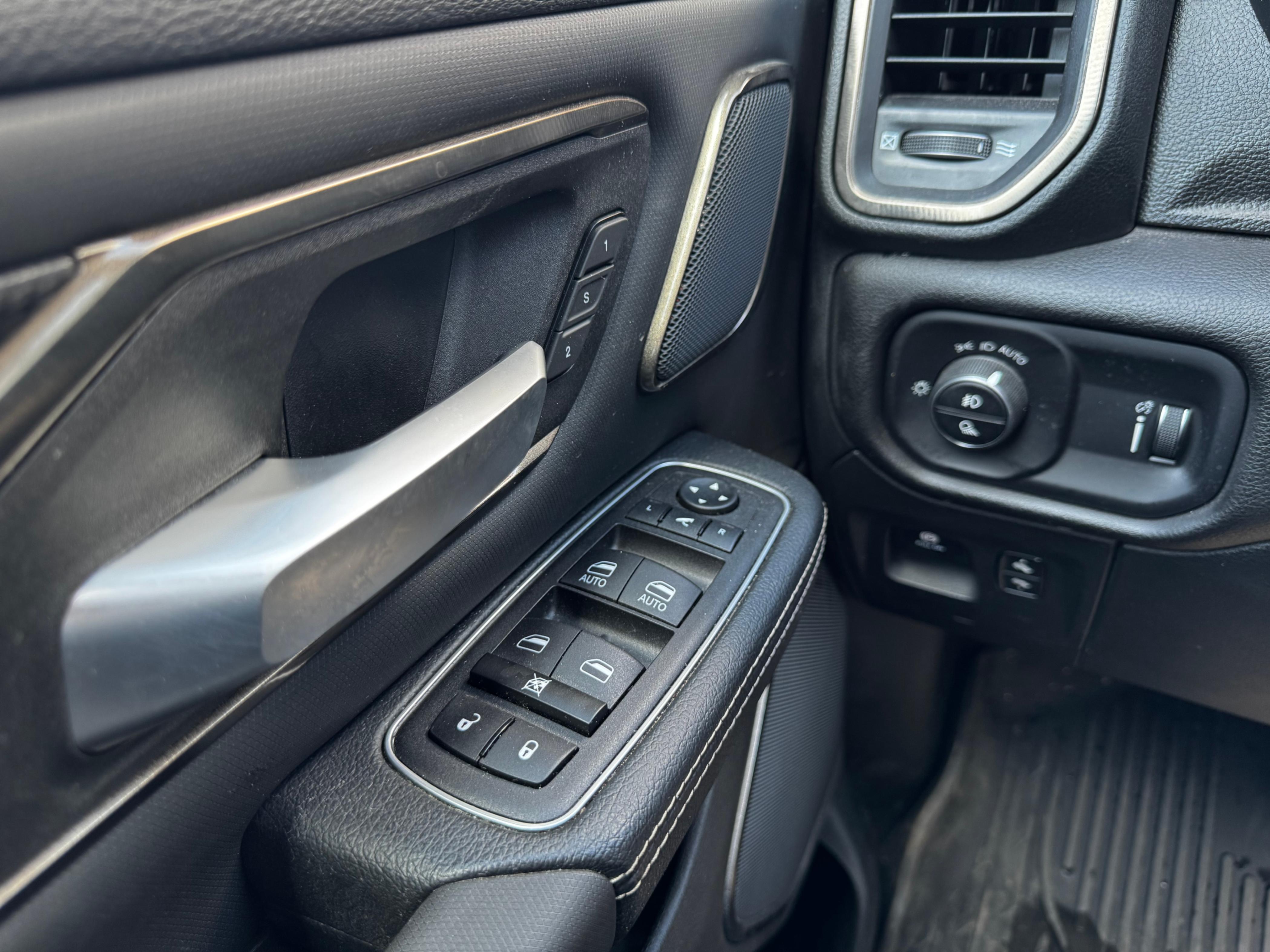 /stouffvilleautosales/2023-Ram-1500-9123198180287448.jpg