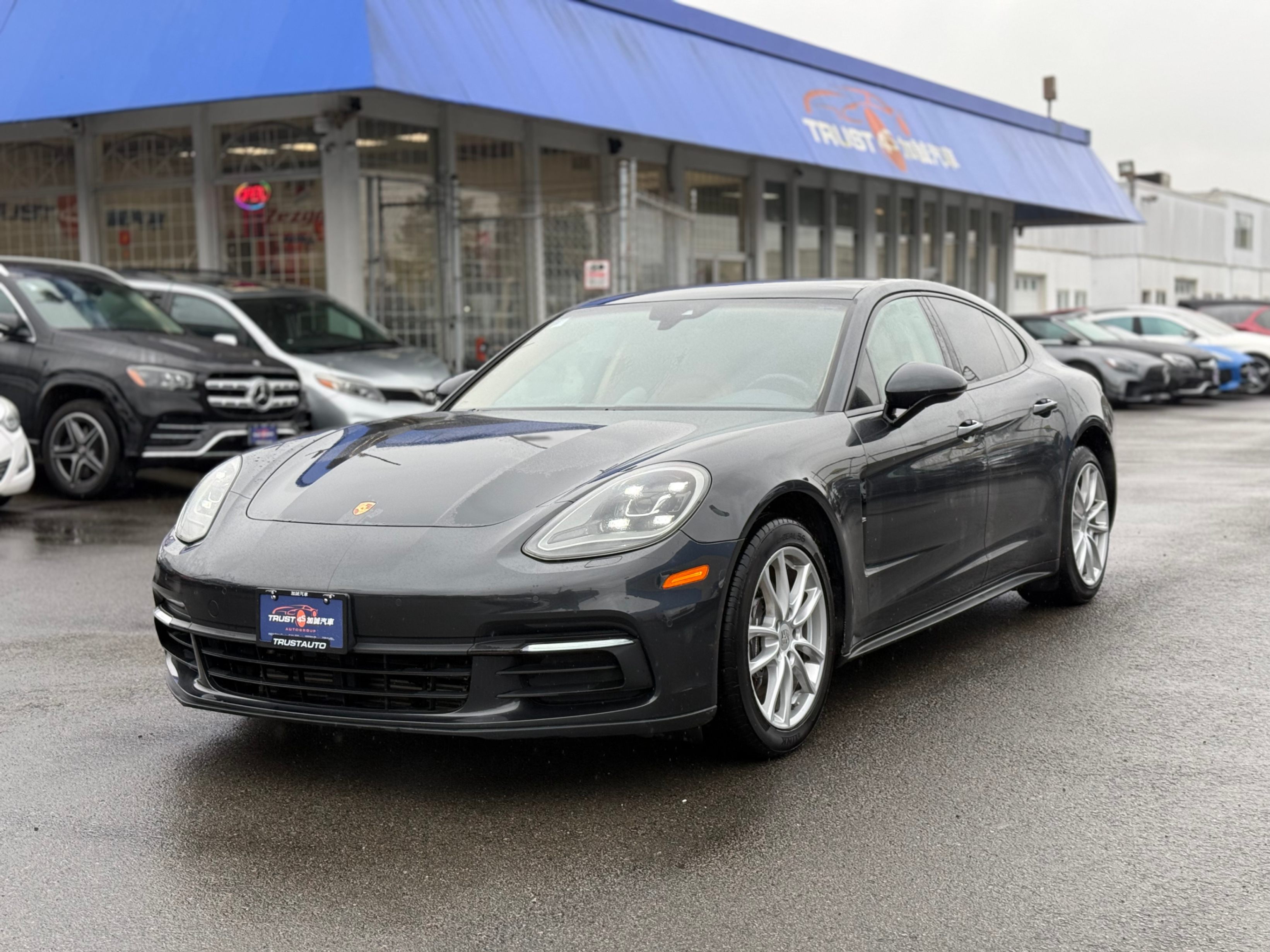2018 Porsche Panamera RWD