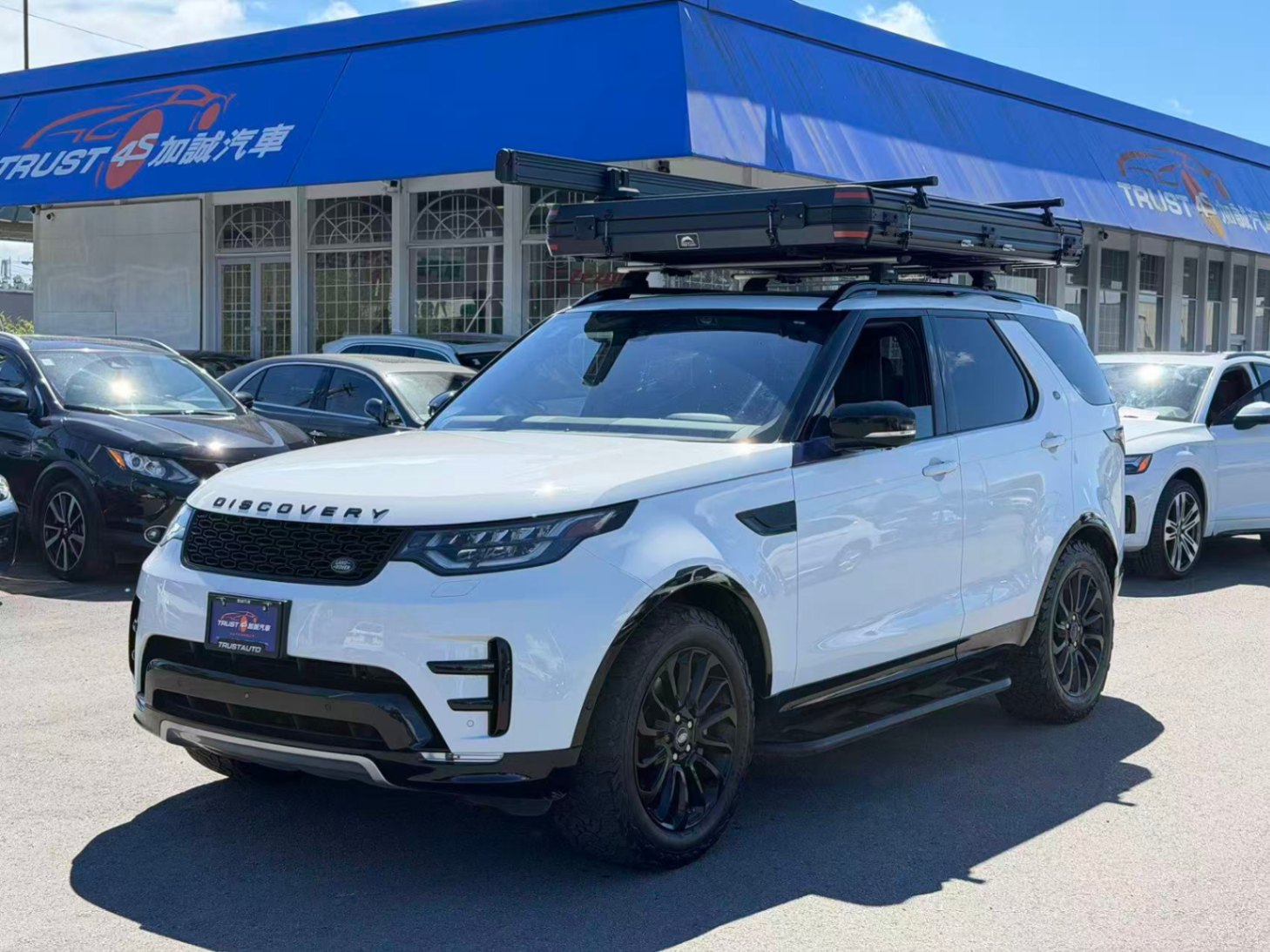 2019 Land Rover Discovery HSE Luxury 4WD with tent and side awning
