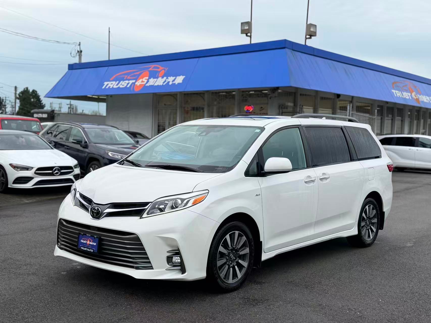 2019 Toyota Sienna XLE 7-Passenger AWD