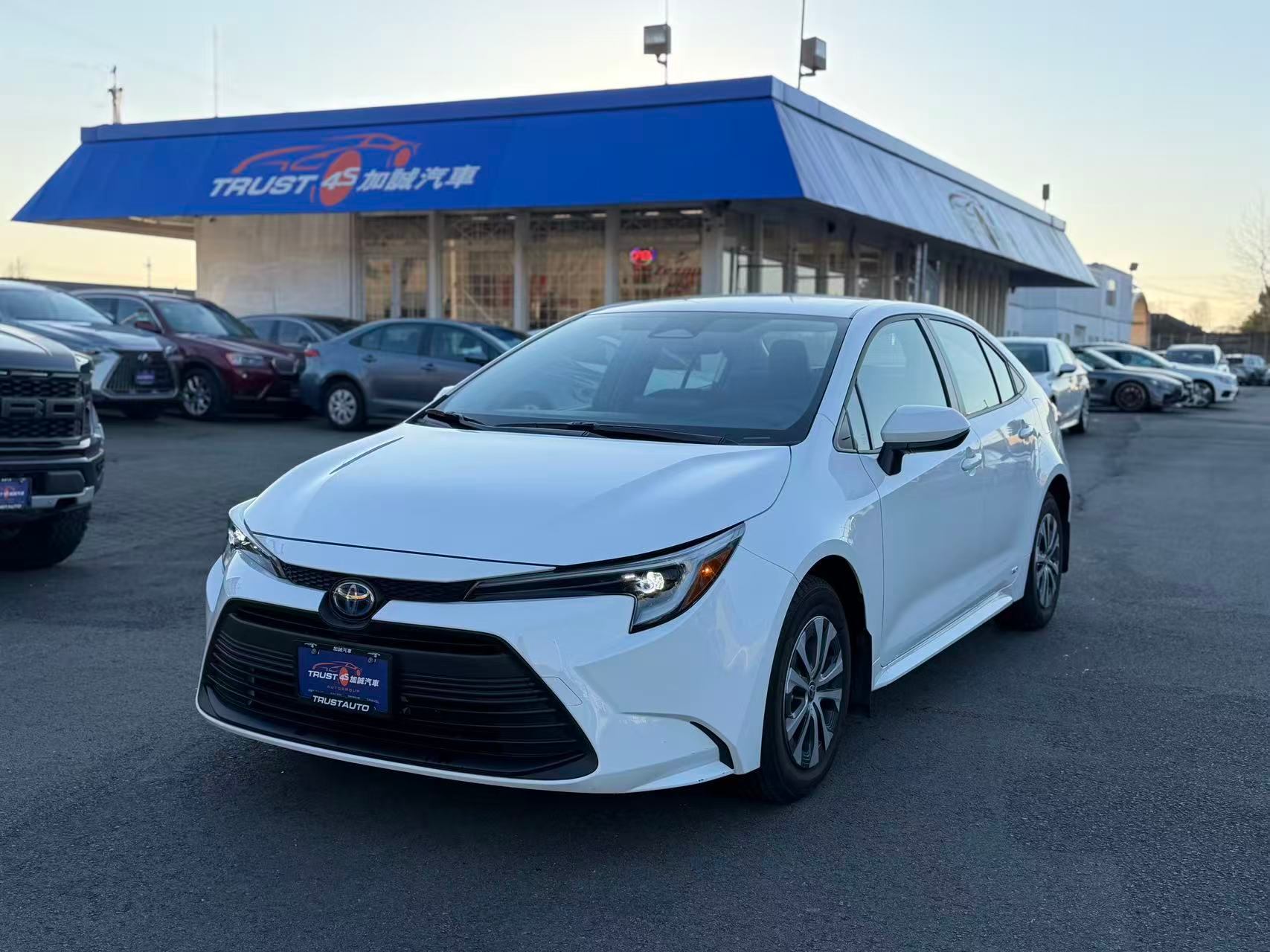 2025 Toyota Corolla Hybrid Hybrid LE CVT AWD