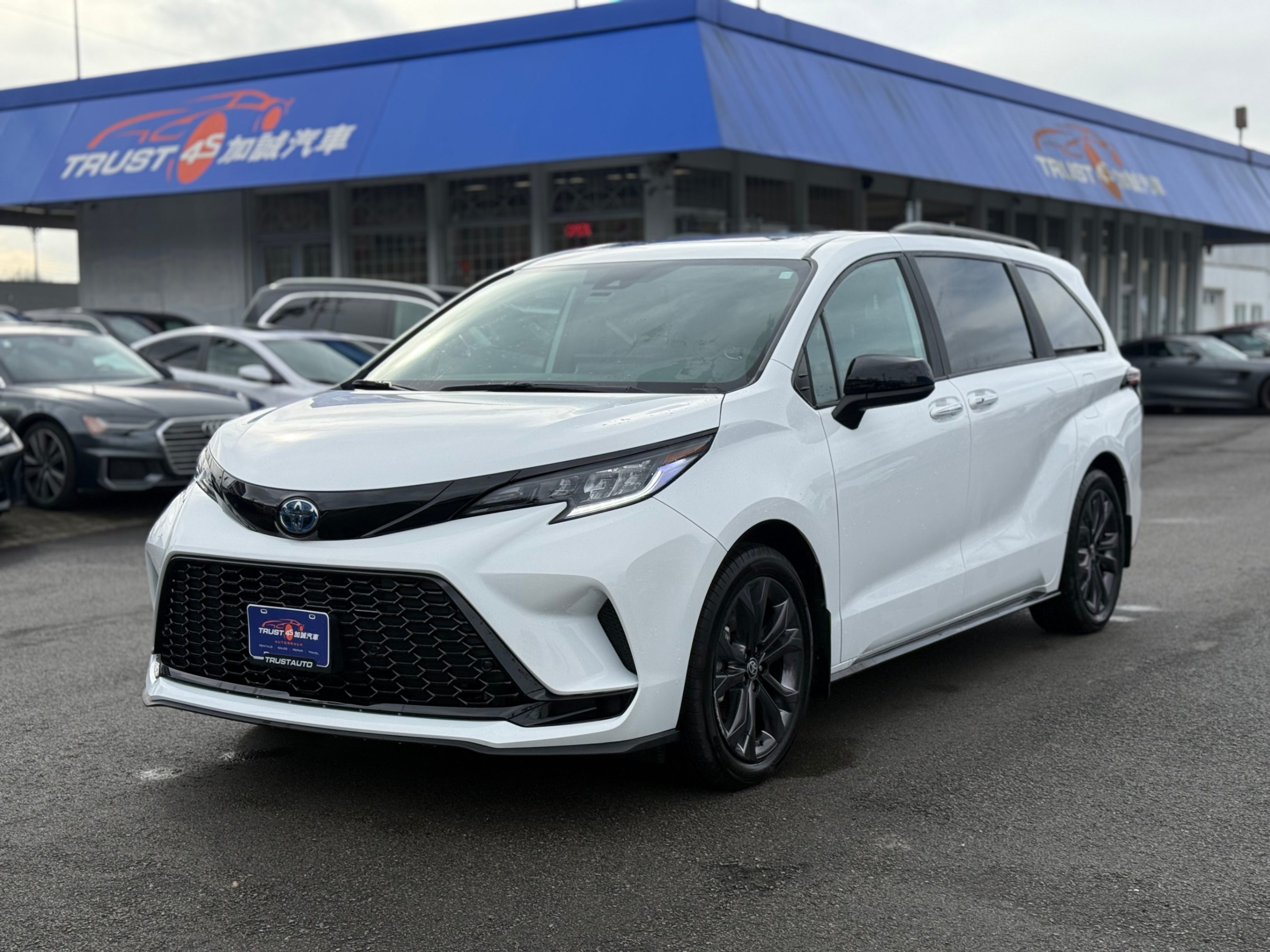 2025 Toyota Sienna Hybrid XSE