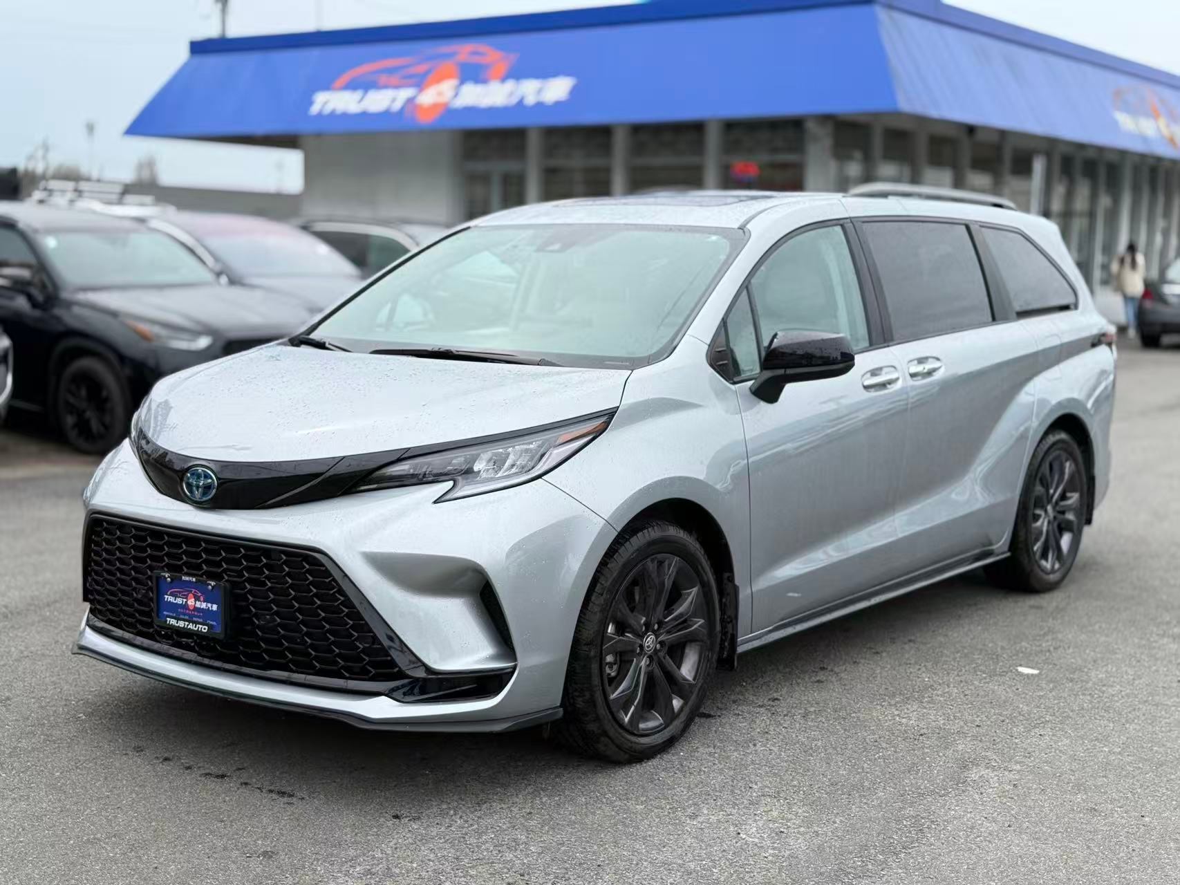 2025 Toyota Sienna Hybrid XSE