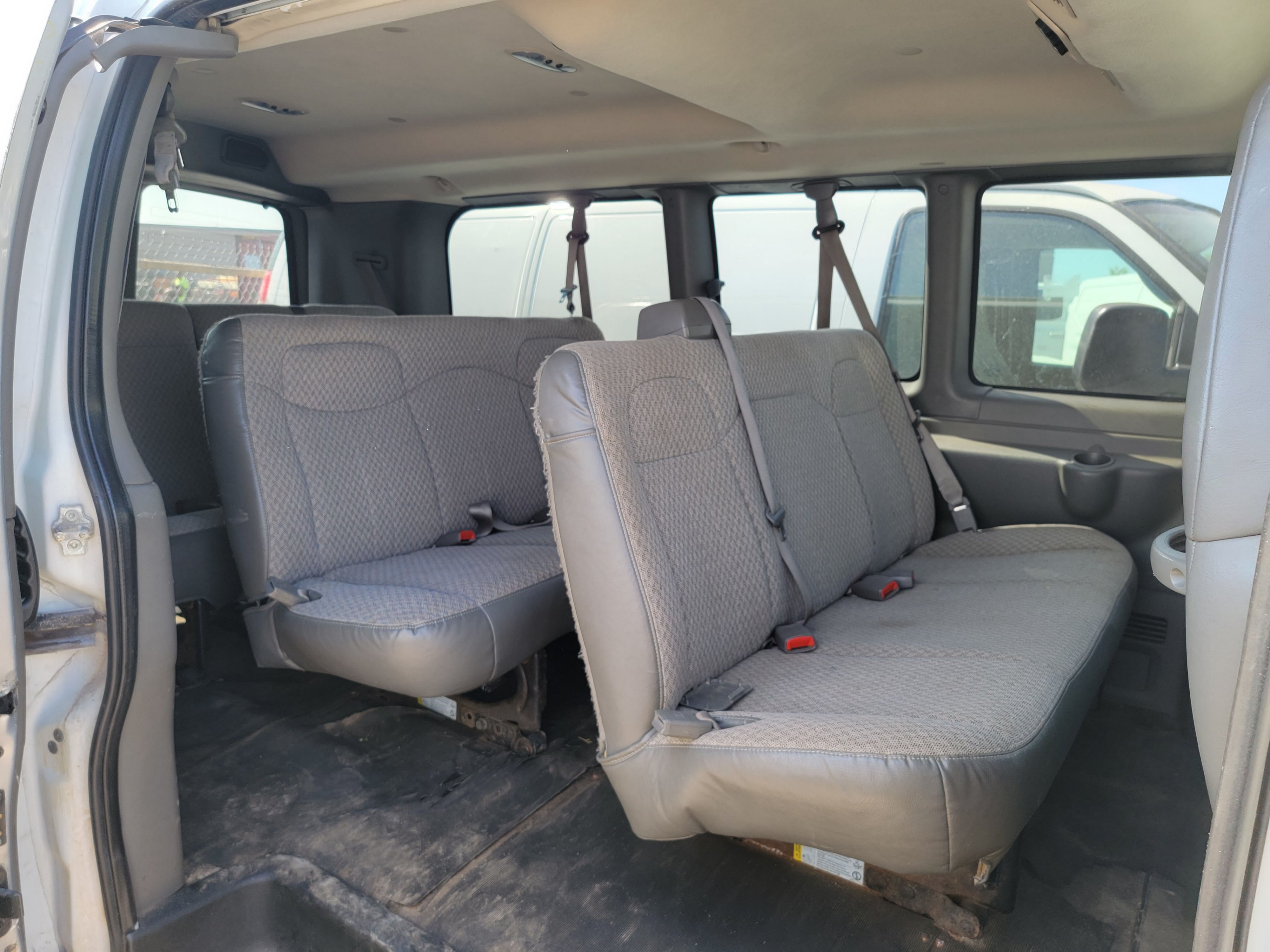 /theautoking/2009-Chevrolet-ExpressPassenger-022699994224806508.jpg