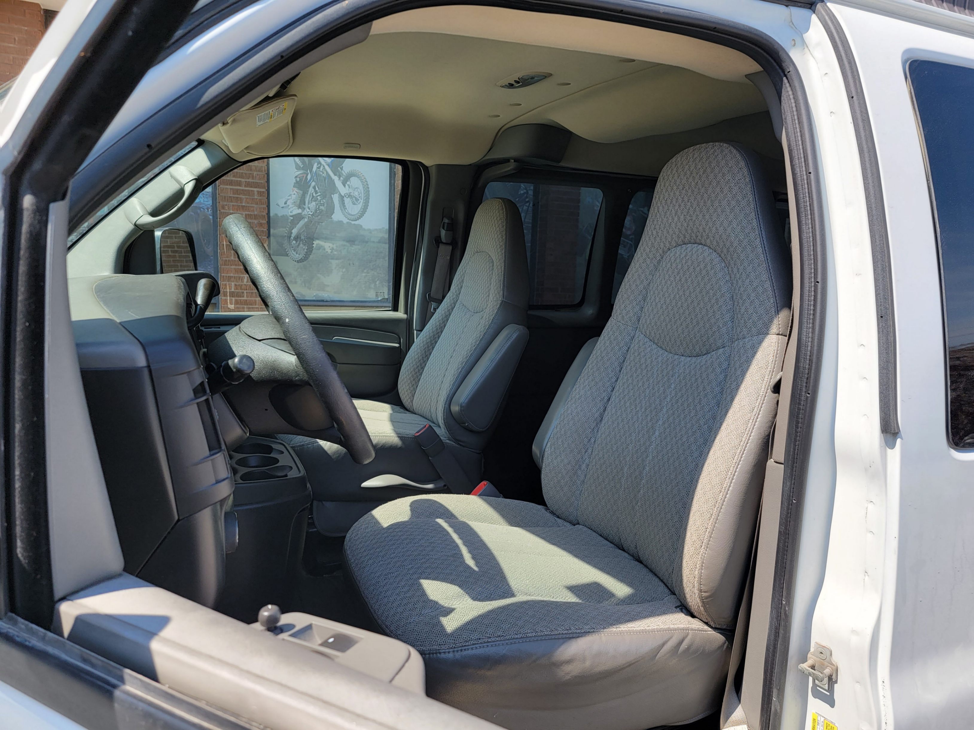 /theautoking/2009-Chevrolet-ExpressPassenger-49173007025549786.jpg