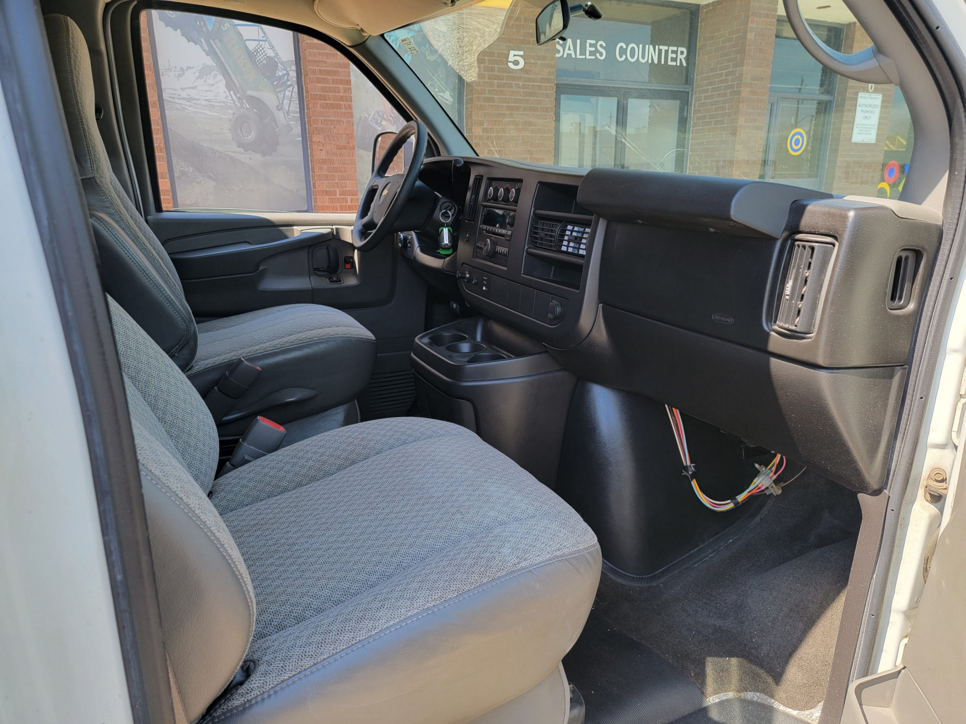 /theautoking/2009-Chevrolet-ExpressPassenger-5836935801604957.jpg