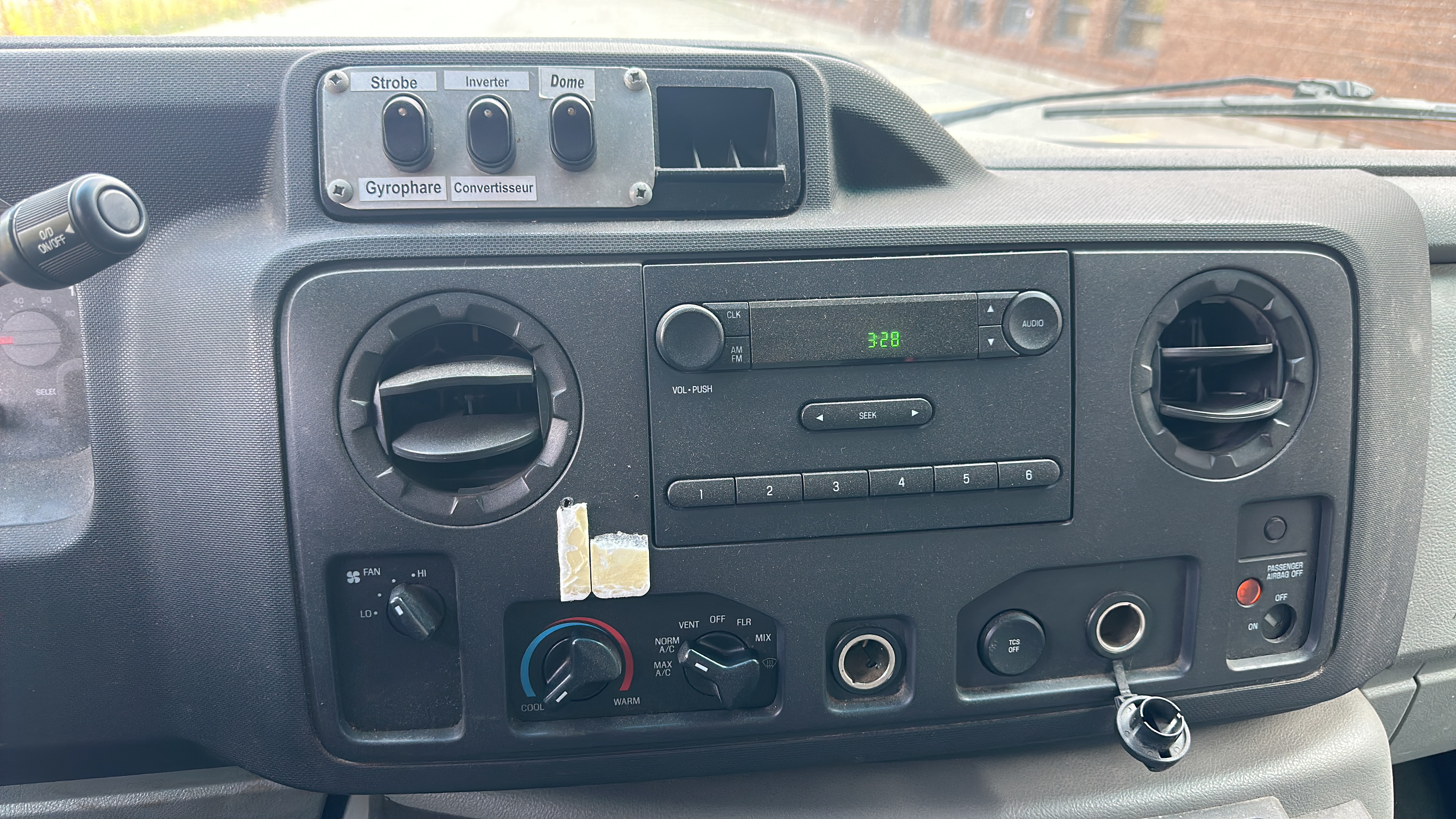 /theautoking/2011-Ford-EconolineCargo-9581948093064072.jpg