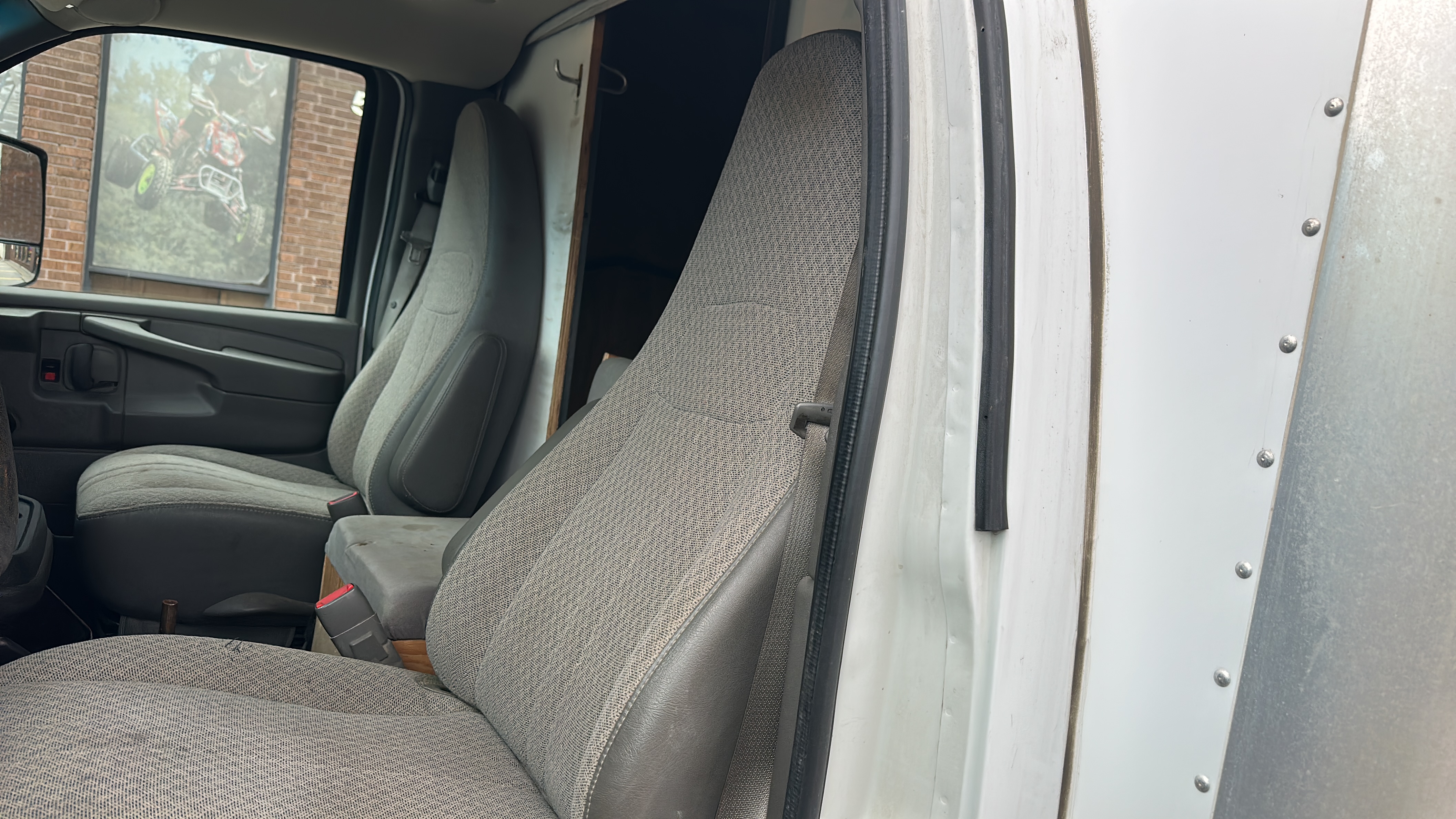 /theautoking/2012-Chevrolet-ExpressCommercial-274454502488753.jpg