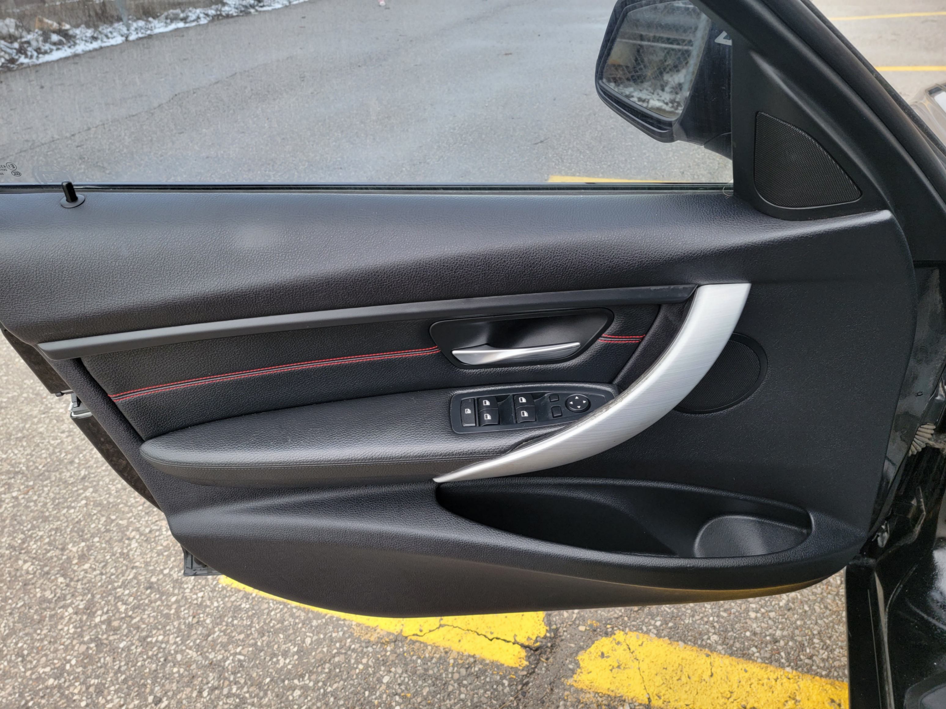 /theautoking/2013-BMW-3Series-132134297385738.jpg