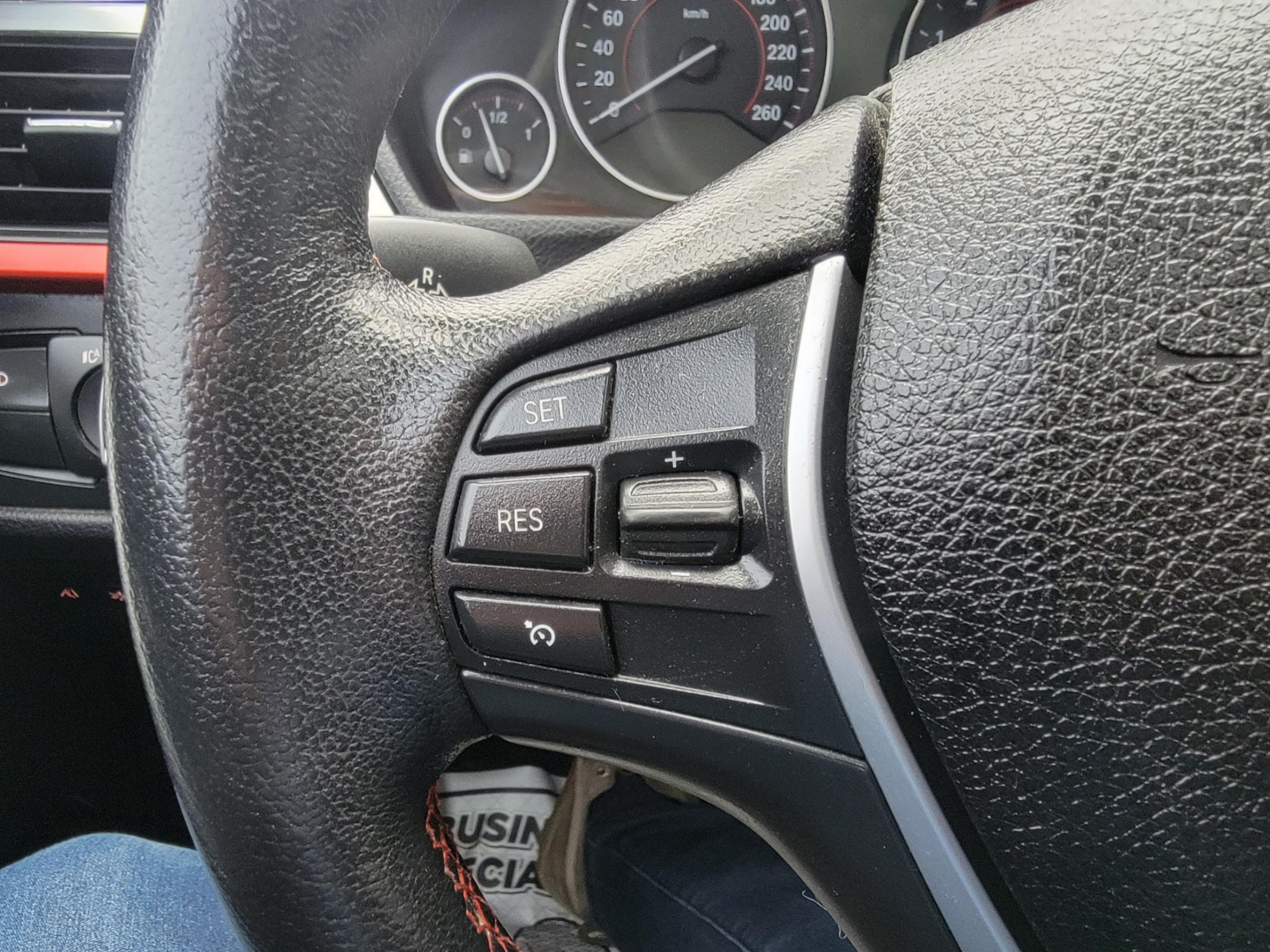 /theautoking/2013-BMW-3Series-2702020396214868.jpg