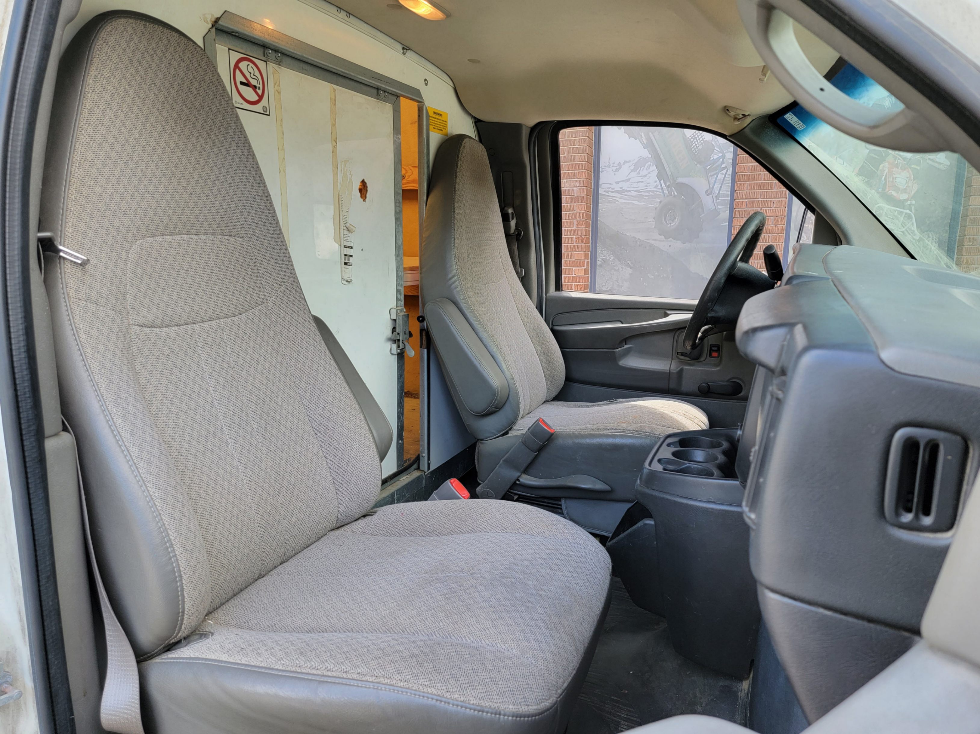 /theautoking/2013-GMC-SavanaCommercial-39887046080590594.jpg