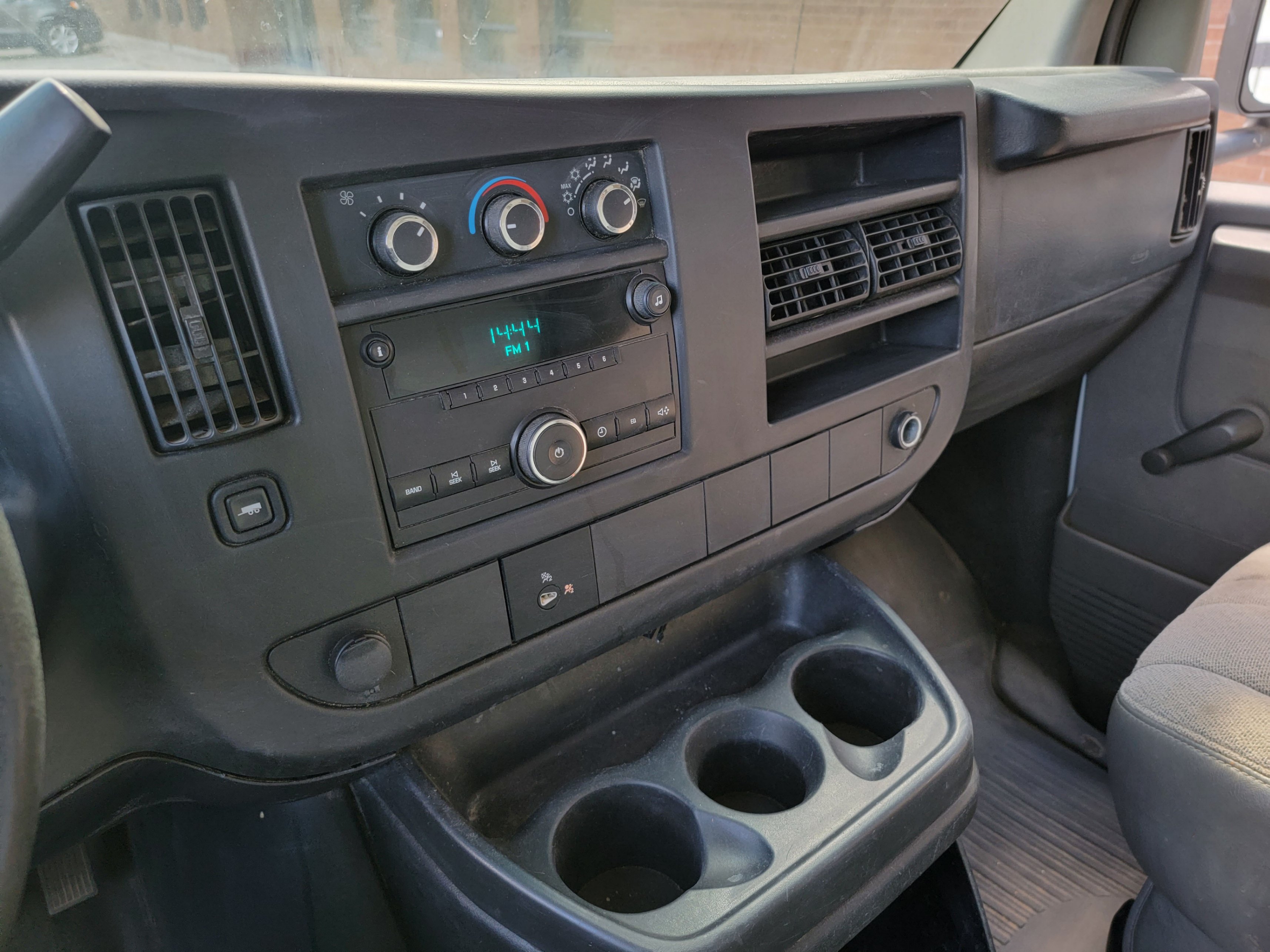 /theautoking/2013-GMC-SavanaCommercial-7322477254117101.jpg