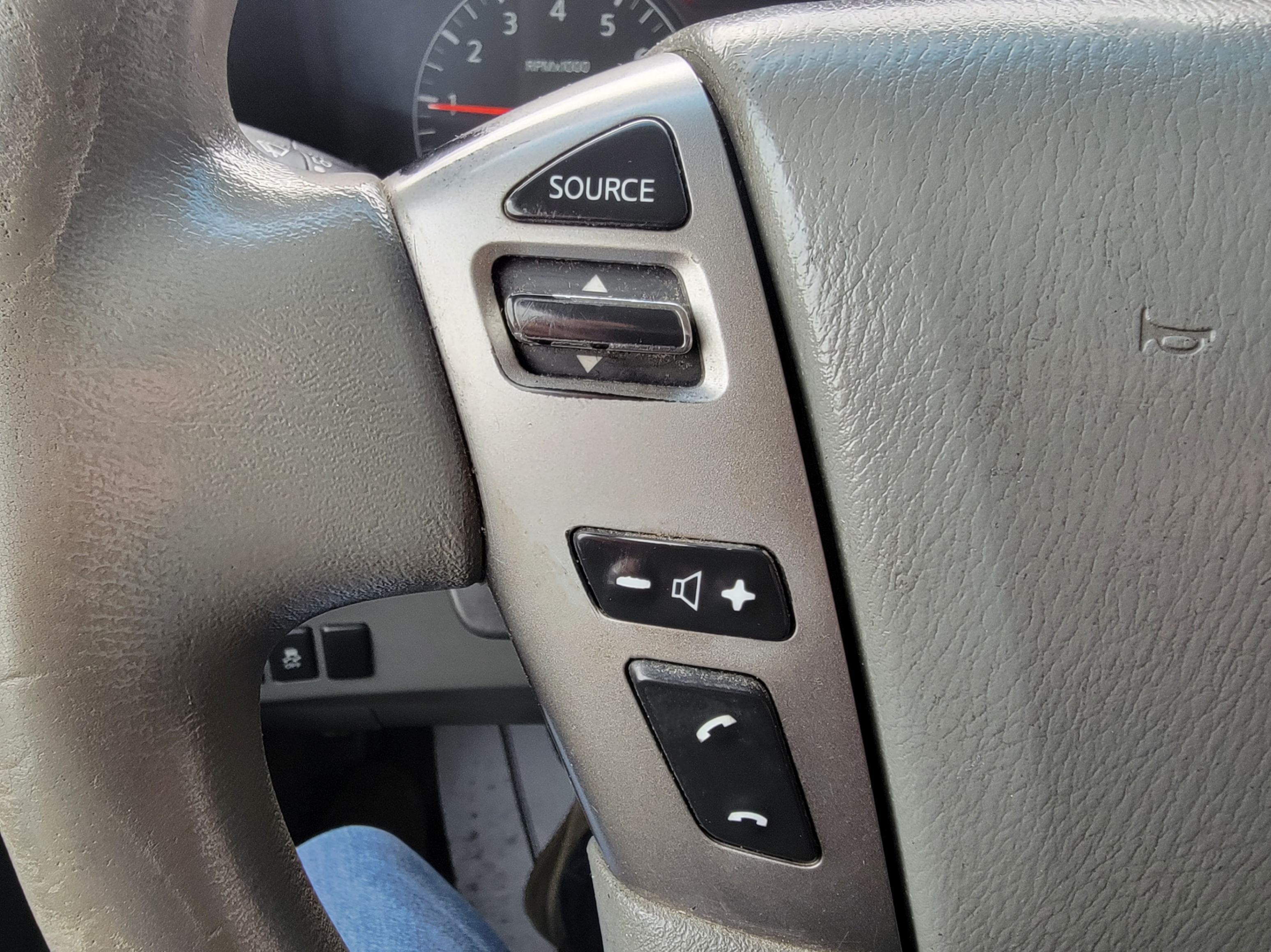 /theautoking/2013-Nissan-NV-029007173225121363.jpg