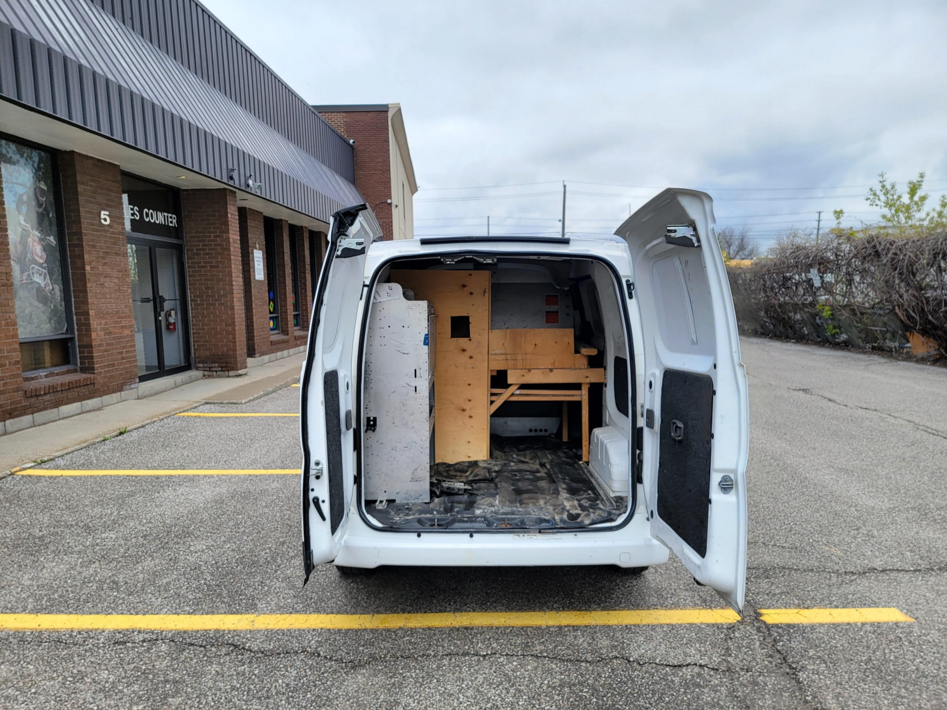 /theautoking/2013-Nissan-NV200-7779396711766036.jpg