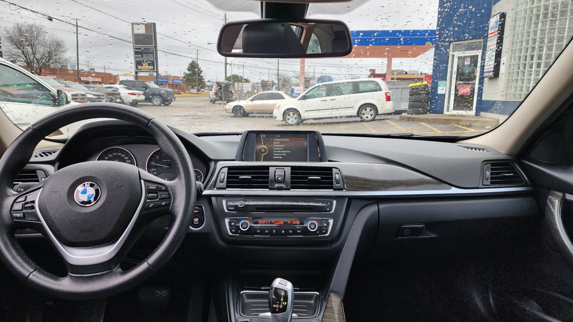 /theautoking/2014-BMW-3Series-006783962991985915.jpg