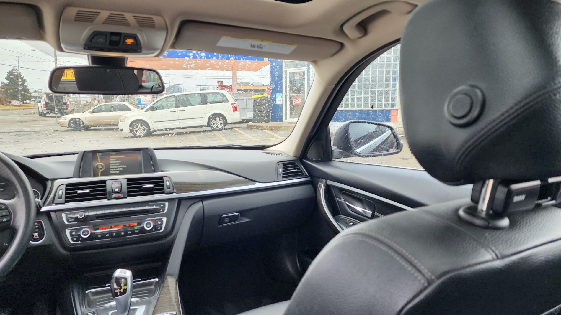 /theautoking/2014-BMW-3Series-2579435754487611.jpg