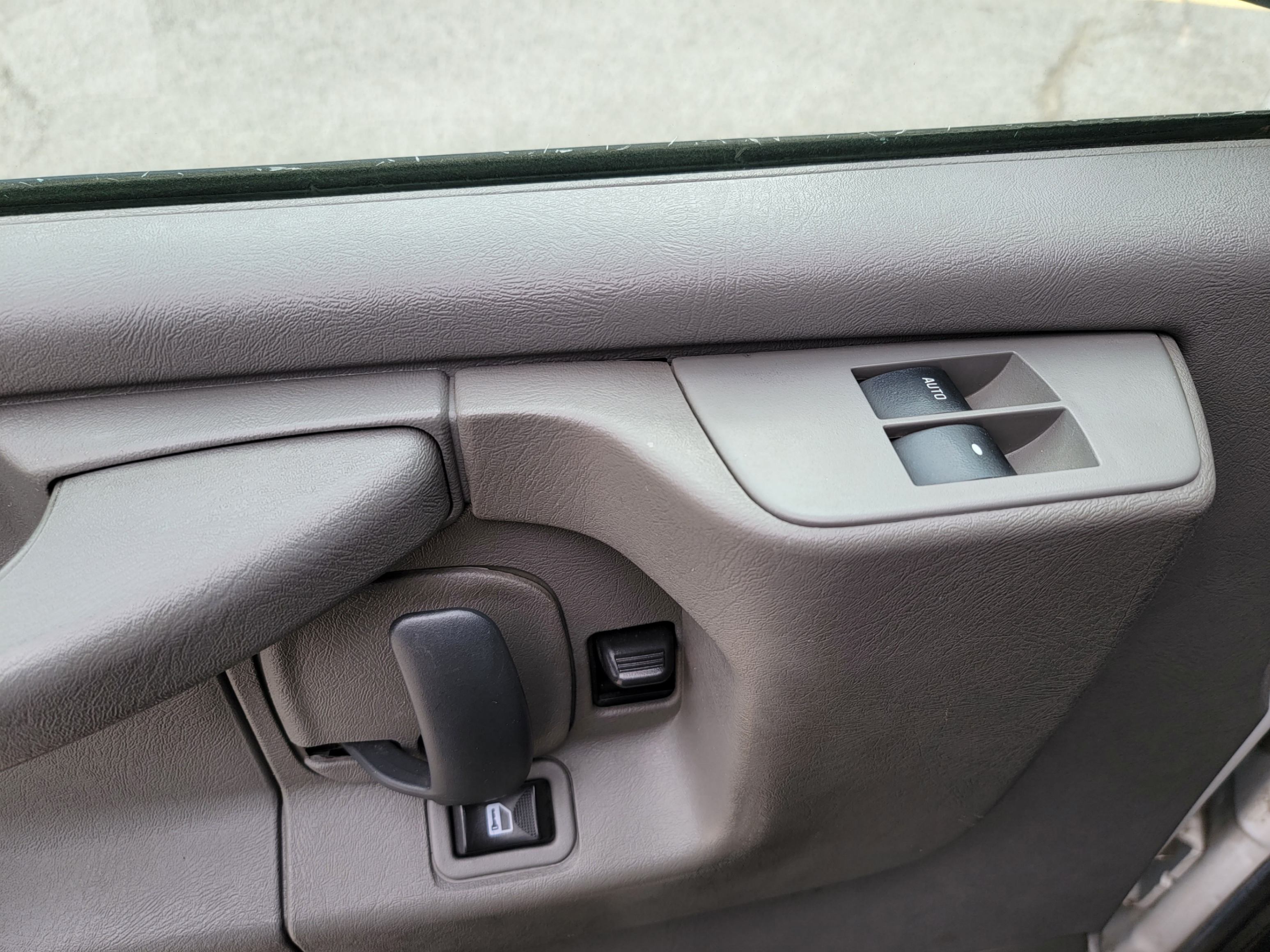 /theautoking/2014-GMC-SavanaCargo-09623126928253178.jpg