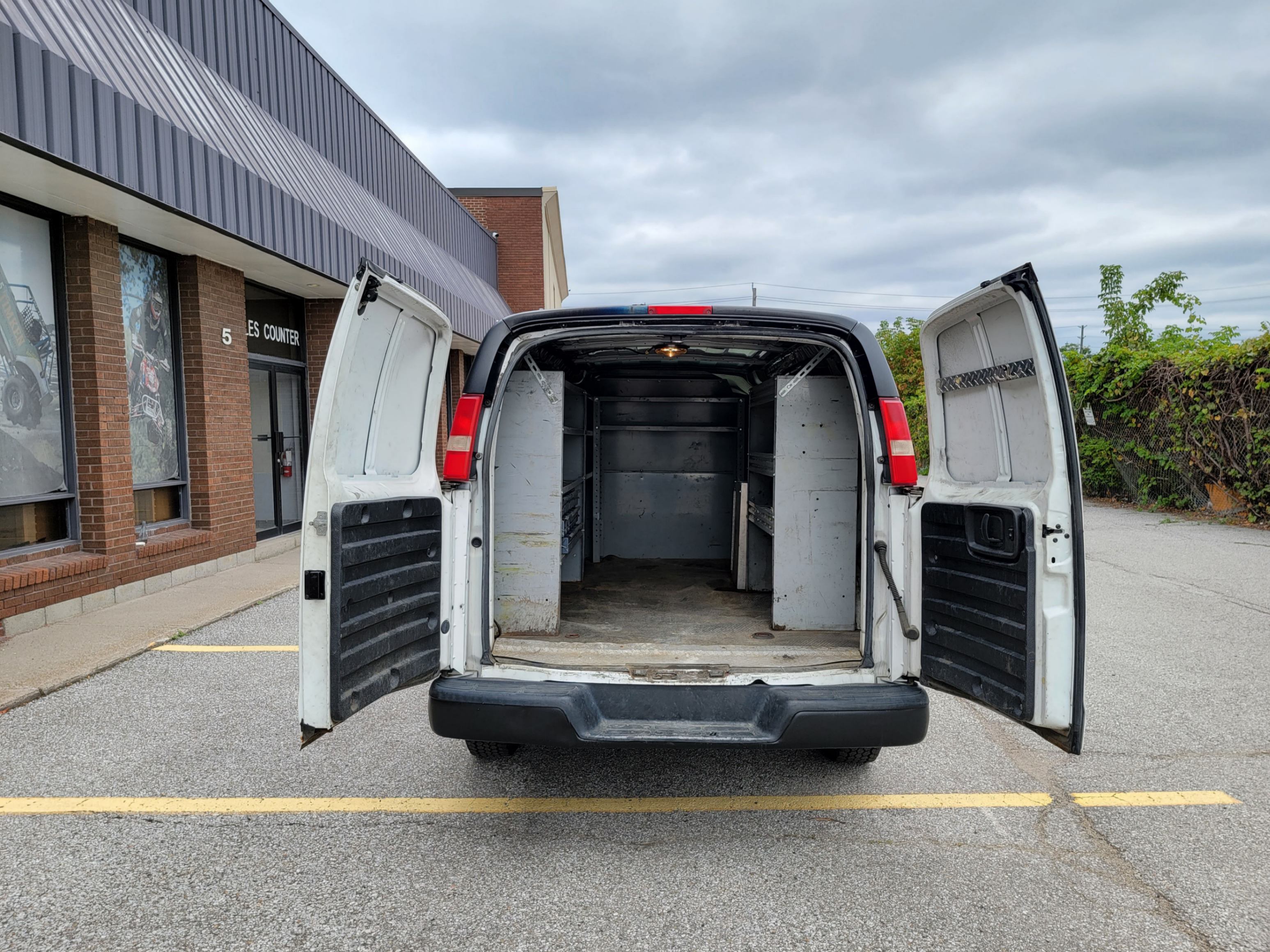 /theautoking/2014-GMC-SavanaCargo-292175739893755.jpg