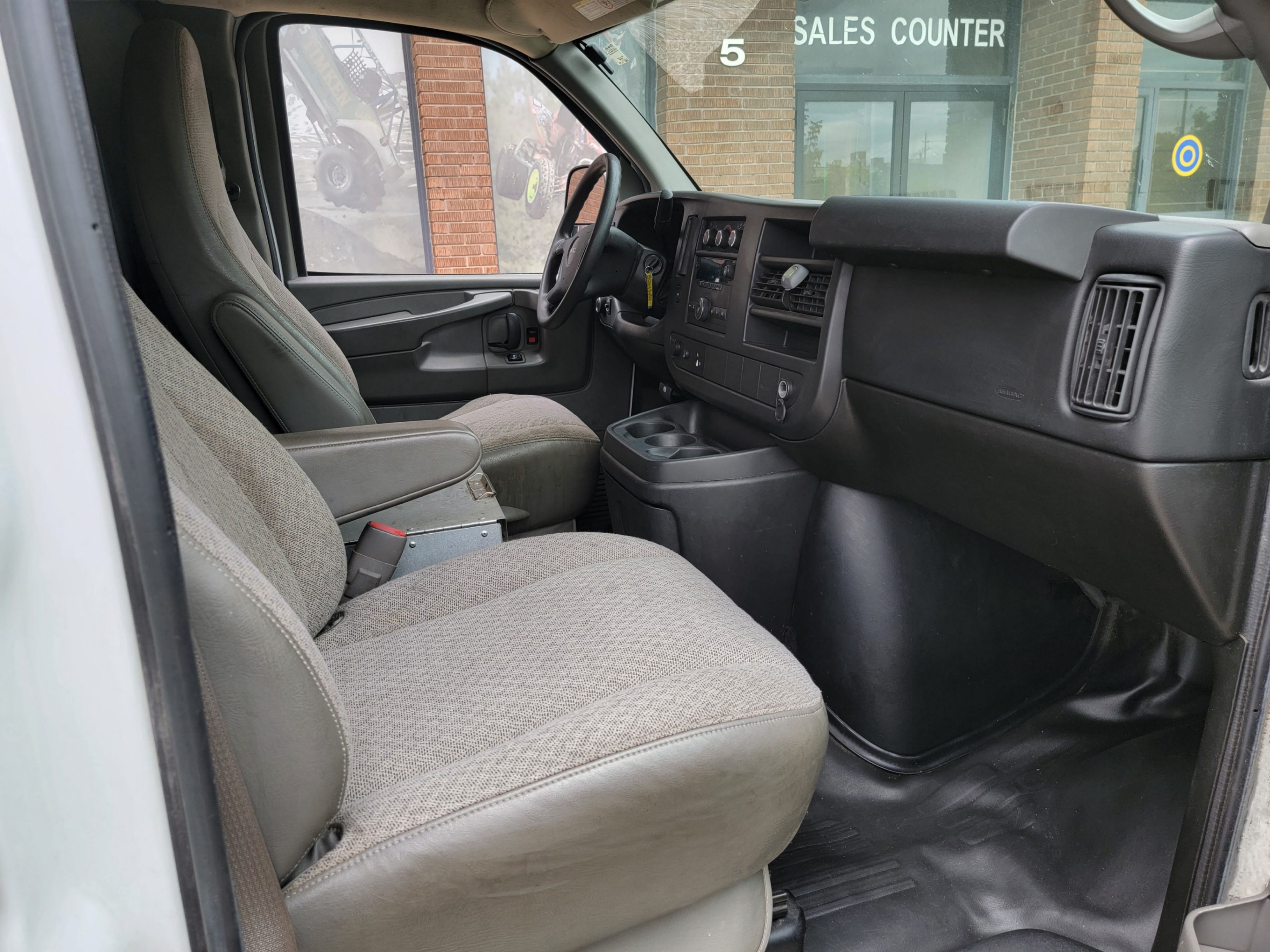 /theautoking/2014-GMC-SavanaCargo-7612327994193728.jpg